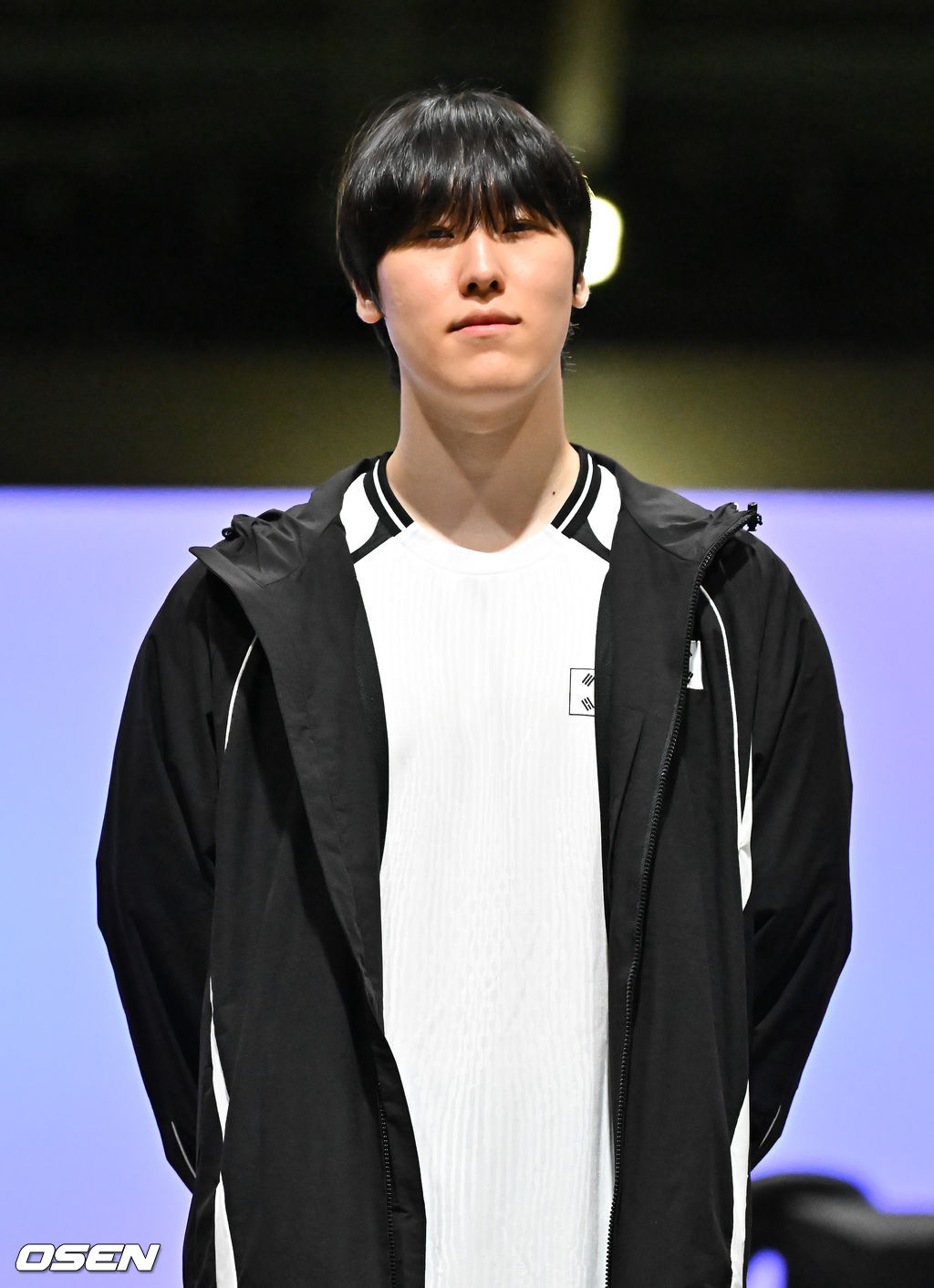 2일 일본 도코나메시 아이치현에 위치한 아이치 스카이 엑스포에서 '2026 아이치·나고야 아시안게임' e스포츠 리그 오브 레전드(LoL) 결승전 대한민국과 대만의 경기가 진행됐다.아시안게임 2회 연속 금메달에 도전하는 e스포츠 리그 오브 레전드 대표팀은 '간판스타' 페이커, 이상혁을 빼고 결승에 올랐다. 리그 오브 레전드 제카 김건우가 동료들과 함께 도열해 있다. 2026.10.02 / soul1014@osen.co.kr