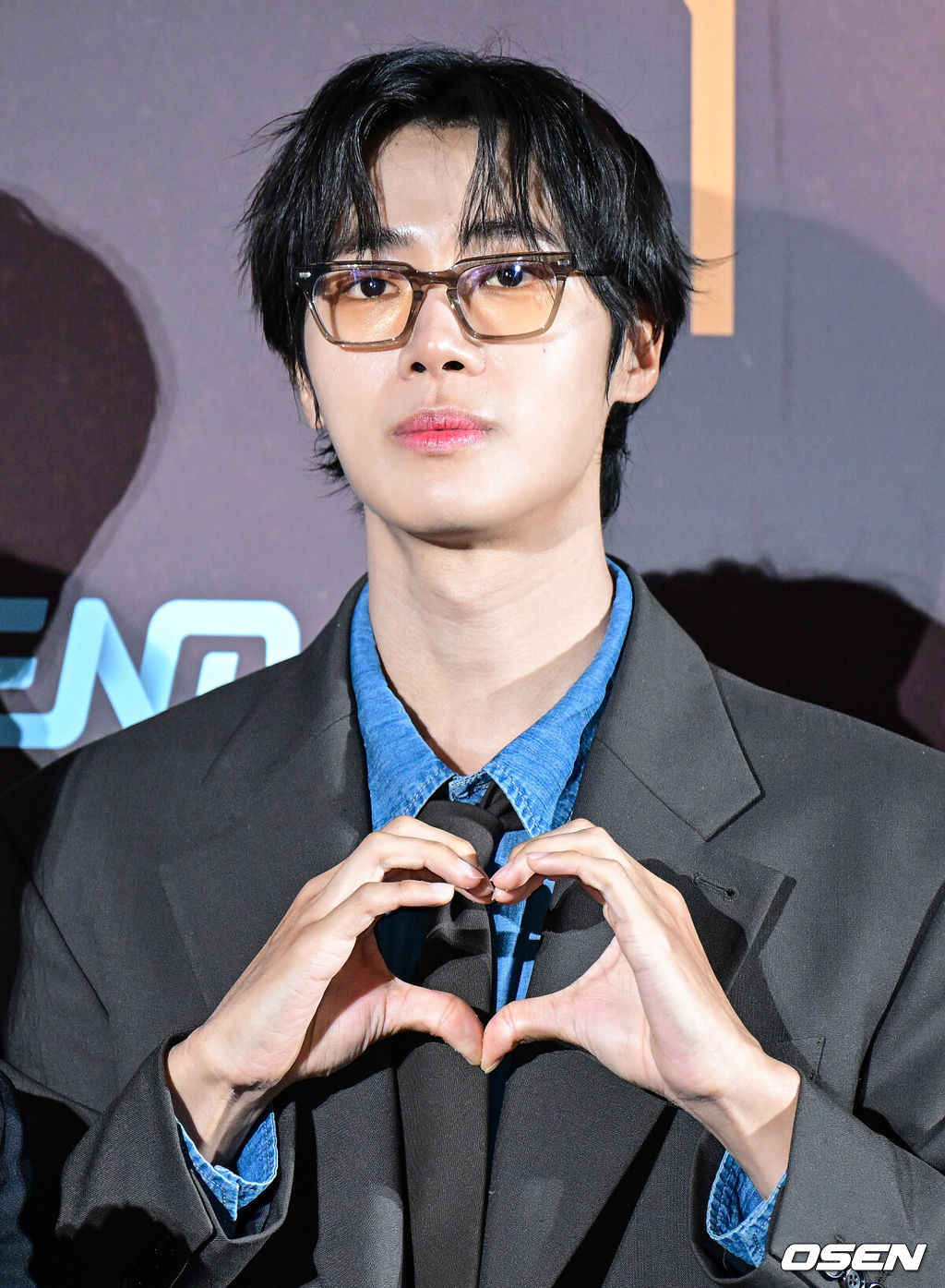 2일 오후 서울 용산 CGV에서 ENA 새 월화드라마 ‘연애박사’(연출 안판석, 극본 민효정) 제작발표회가 열렸다.‘연애박사’는 고등학교 시절 수영선수를 꿈꿨지만 병으로 한쪽 다리를 잃은 박사과정생 박민재(추영우 분)와 진로를 잃고 방황하다 새로운 길에 들어선 석사과정생 임유진(김소현 분)의 이야기를 그린다.배우 추영우가 포토타임을 하고 있다. 2026.10.02 / dreamer@osen.co.kr
