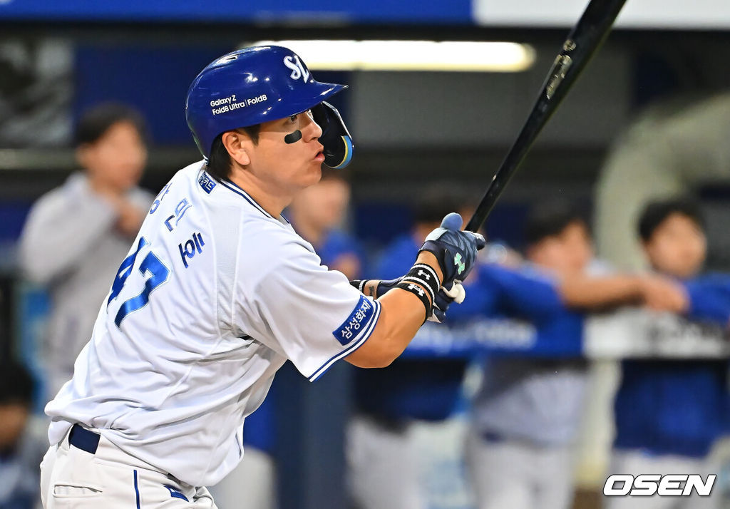 1일 대구삼성라이온즈파크에서 2026 신한 SOL KBO 리그 삼성 라이온즈와 한화 이글스의 경기가 열렸다. 홈팀 삼성은 원태인이, 방문팀 한화는 황준서가 선발 출전했다. 삼성 라이온즈 강민호가 6회말 우익수 앞 안타(2300안타)를 치고 있다. 2026.10.01 / foto0307@osen.co.kr