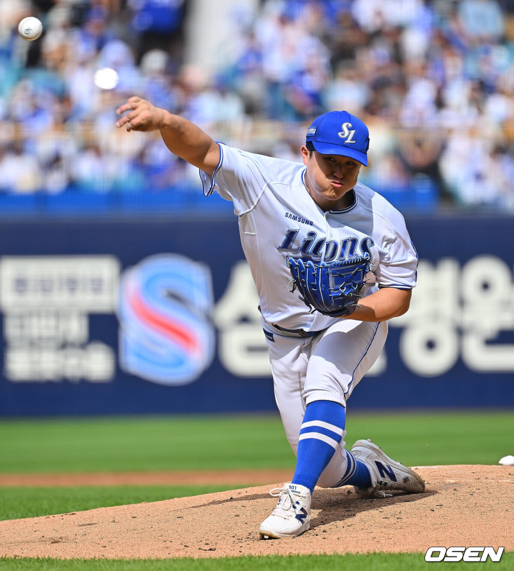 3일 대구삼성라이온즈파크에서 2026 신한 SOL KBO 리그 삼성 라이온즈와 두산 베어스의 경기가 열렸다. 홈팀 삼성은 최원태가, 방문팀 두산은 최승용이 선발 출전했다. 삼성 라이온즈 선발 투수 최원태가 역투하고 있다. 2026.10.03 / foto0307@osen.co.kr