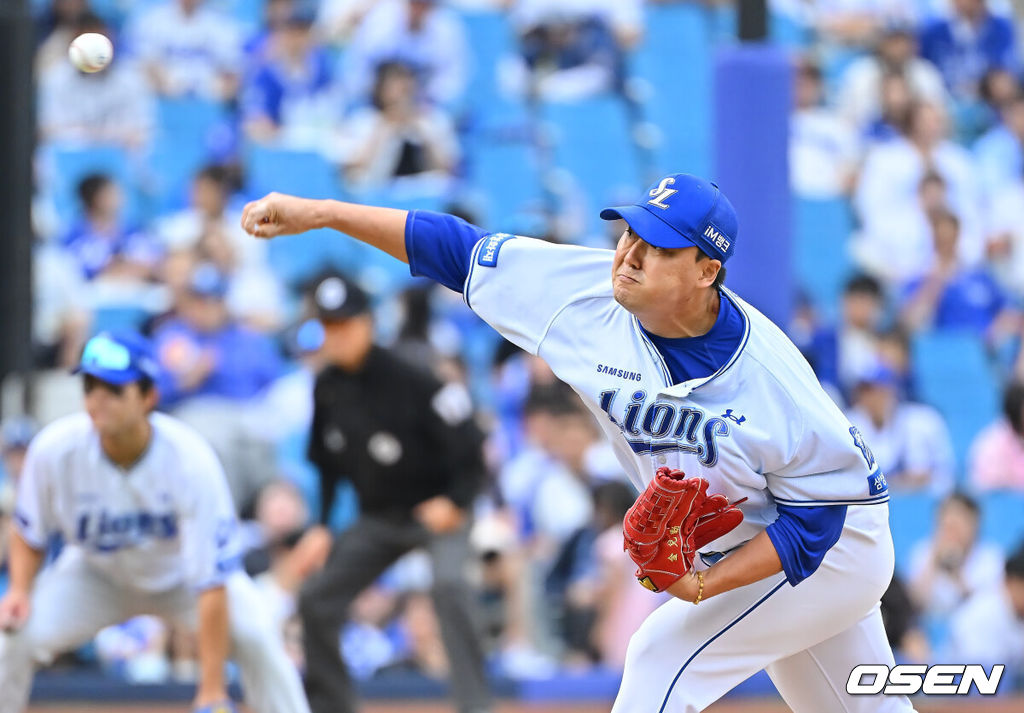 3일 대구삼성라이온즈파크에서 2026 신한 SOL KBO 리그 삼성 라이온즈와 두산 베어스의 경기가 열렸다. 홈팀 삼성은 최원태가, 방문팀 두산은 최승용이 선발 출전했다. 삼성 라이온즈 김태훈이 역투하고 있다. 2026.10.03 / foto0307@osen.co.kr