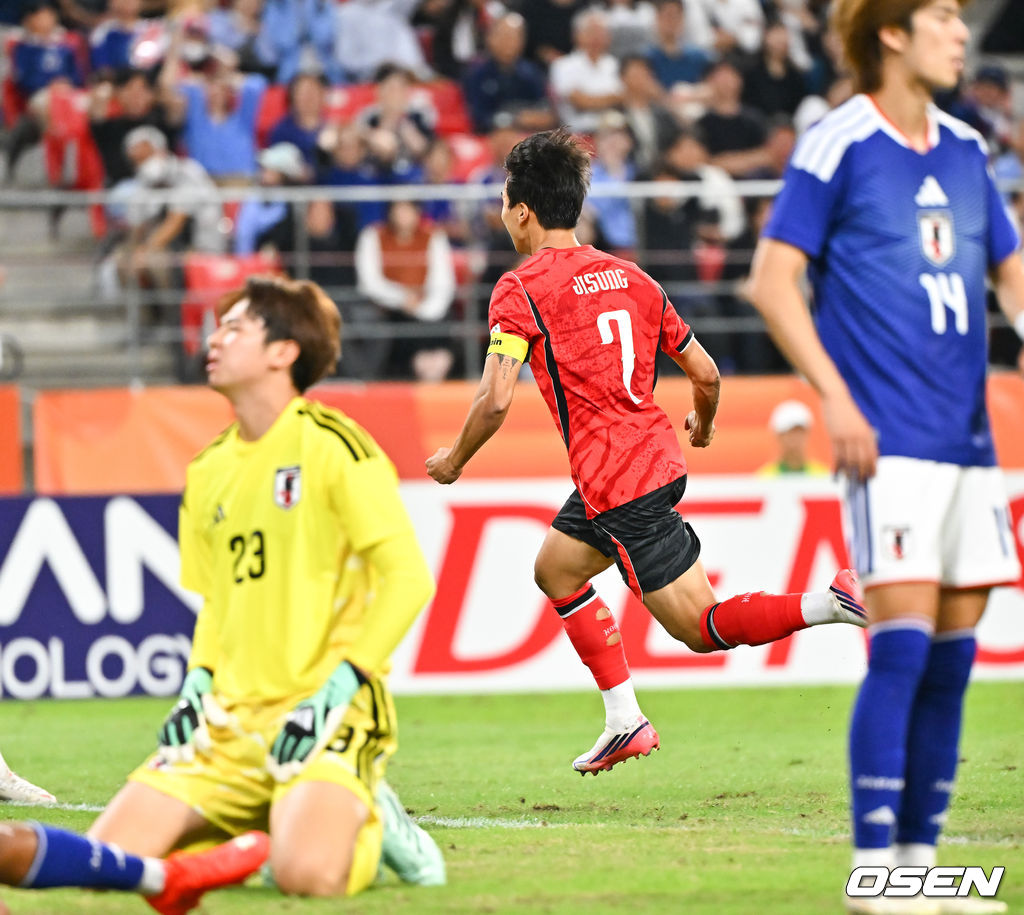 3일 오후 일본 아이치현 도요타 스타디움에서 2026 아이치·나고야 아시안게임 남자축구 한국과 일본의 결승전이 진행됐다.이민성 감독이 지휘하는 한국 23세 이하(U-23) 축구대표팀은 이날 경기서 승리하면 2014년 인천 대회부터 2018년 자카르타·팔렘방, 2022 항저우 대회에 이어 4회 연속 금메달을 거머쥔다.후반 엄지성이 선제골을 넣고 기뻐하고 있다. 2026.10.03 / soul1014@osen.co.kr