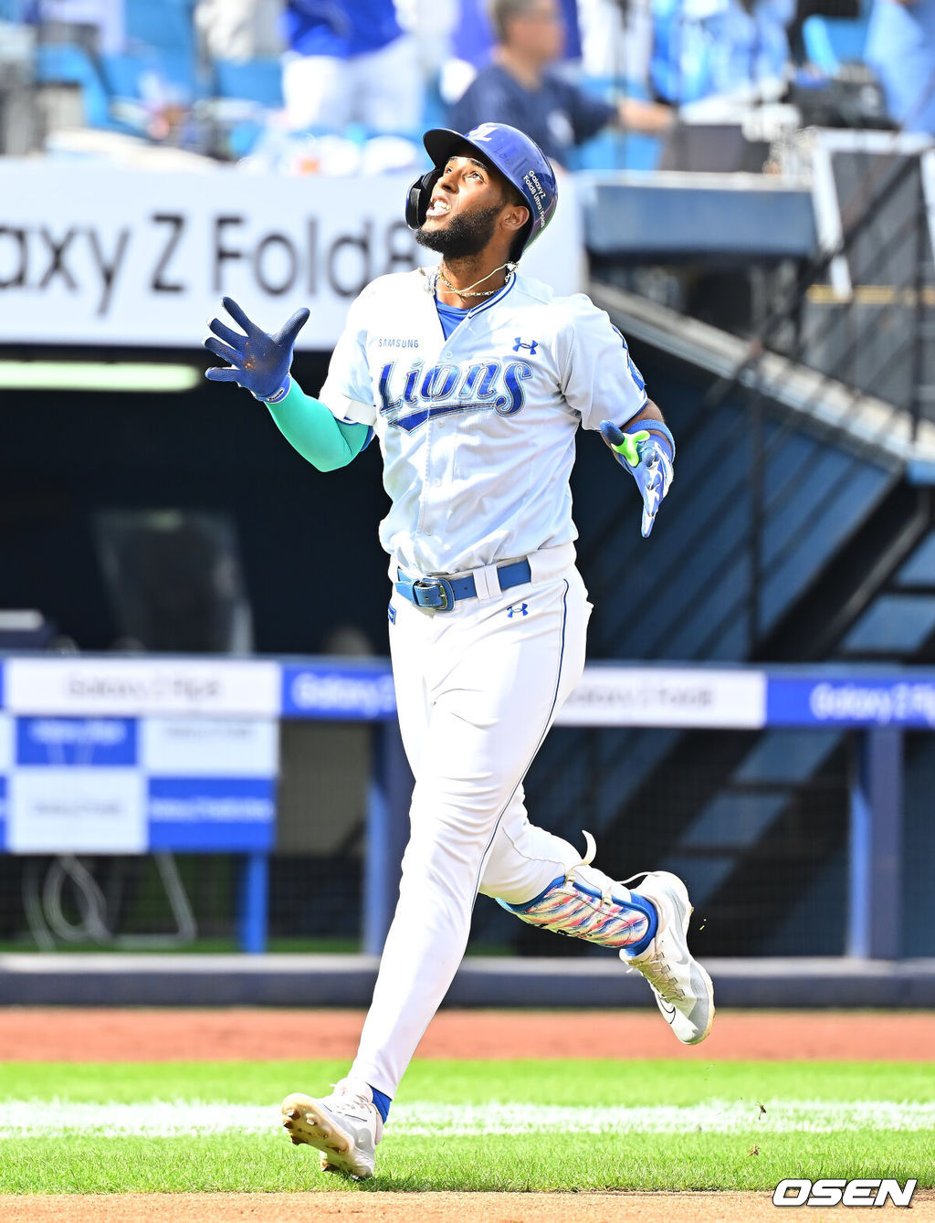 3일 대구삼성라이온즈파크에서 2026 신한 SOL KBO 리그 삼성 라이온즈와 두산 베어스의 경기가 열렸다. 홈팀 삼성은 최원태가, 방문팀 두산은 최승용이 선발 출전했다. 삼성 라이온즈 디아즈가 1회말 1사 1,2루 우월 3점 홈런을 치고 세리머니를 하고 있다. 2026.10.03 / foto0307@osen.co.kr