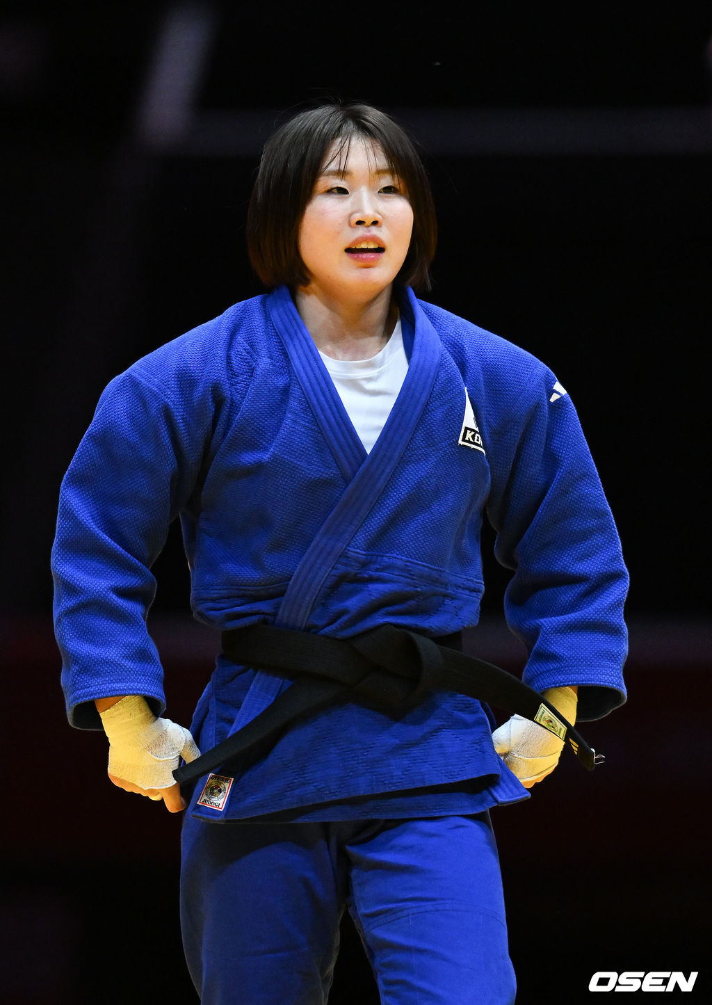 1일 일본 나고야 아이치 인터내셔널 아레나에서 2026년 아이치·나고야 아시안게임 유도 여자 57㎏급 결승 한국 허미미와 몽골 대표 테르비시 아리운자야의 경기가 진행됐다. 허미미는 한국인 아버지와 일본인 어머니 사이에서 태어난 '재일교포'다. 복수국적자였지만, 2021년 '한국 선수로 뛰는 모습을 보고 싶다'는 할머니의 유언에 따라 한국 국적을 택했다.금메달 확정한 허미미가 몽골 선수와 인사하고 있다.  2026.10.01 /  soul1014@osen.co.kr