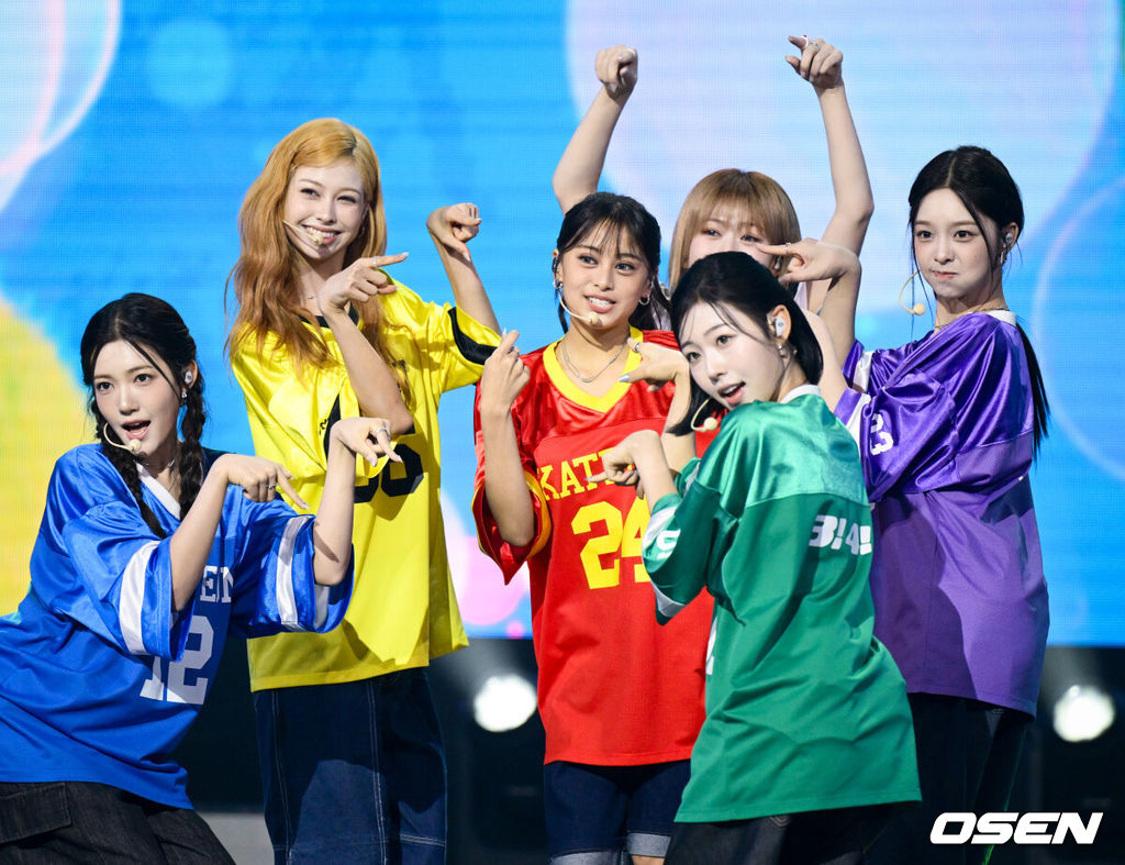 3일 오후 경기도 고양시 일산 MBC 드림센터에서 MBC every1, MBC M '쇼챔피언' 생방송이 진행됐다.이날 방송에는 iii(아이아이아이), AtHeart (앳하트), AEN, ALL(H)OURS(올아워즈), ALPHA DRIVE ONE, KISS OF LIFE, NEXZ, ONEWE(원위), OURBIRTHDAY, SF9, Splayit, TNX, 마시로 (MASHIRO), 한빈(TEMPEST)이 출연한다.앳하트가 무대를 선보이고 있다. 2026.09.02 /cej@osen.co.kr