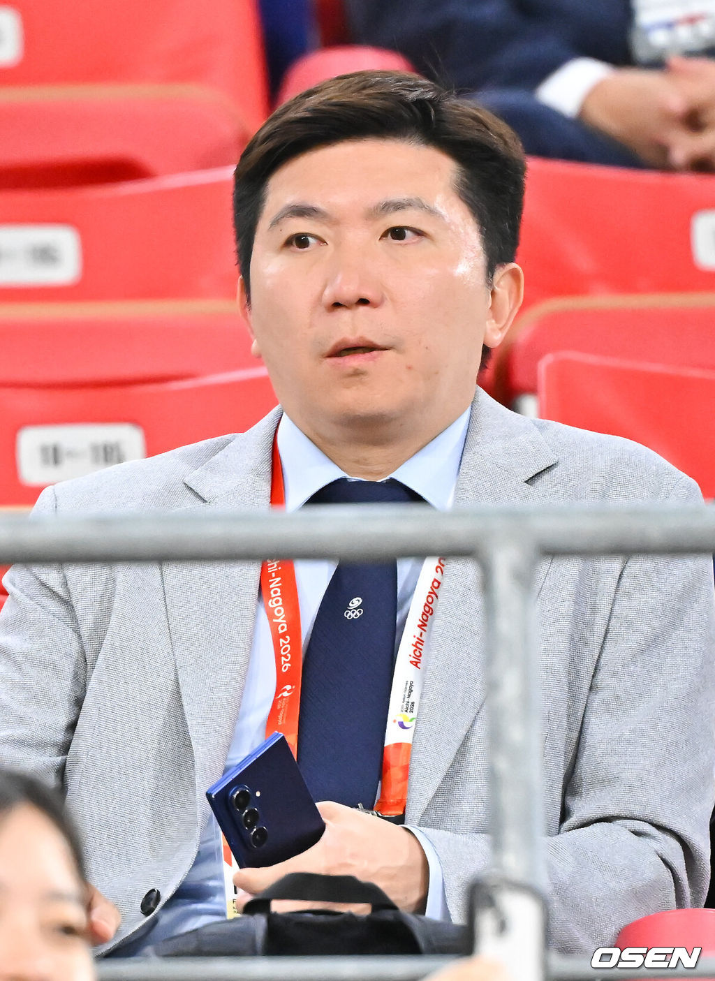 3일 오후 일본 아이치현 도요타 스타디움에서 2026 아이치·나고야 아시안게임 남자축구 한국과 일본의 결승전이 진행됐다.이민성 감독이 지휘하는 한국 23세 이하(U-23) 축구대표팀은 이날 경기서 승리하면 2014년 인천 대회부터 2018년 자카르타·팔렘방, 2022 항저우 대회에 이어 4회 연속 금메달을 거머쥔다.경기 앞서 유승민 대한체육회장이 관전하고 있다.    2026.10.03 /  soul1014@osen.co.kr