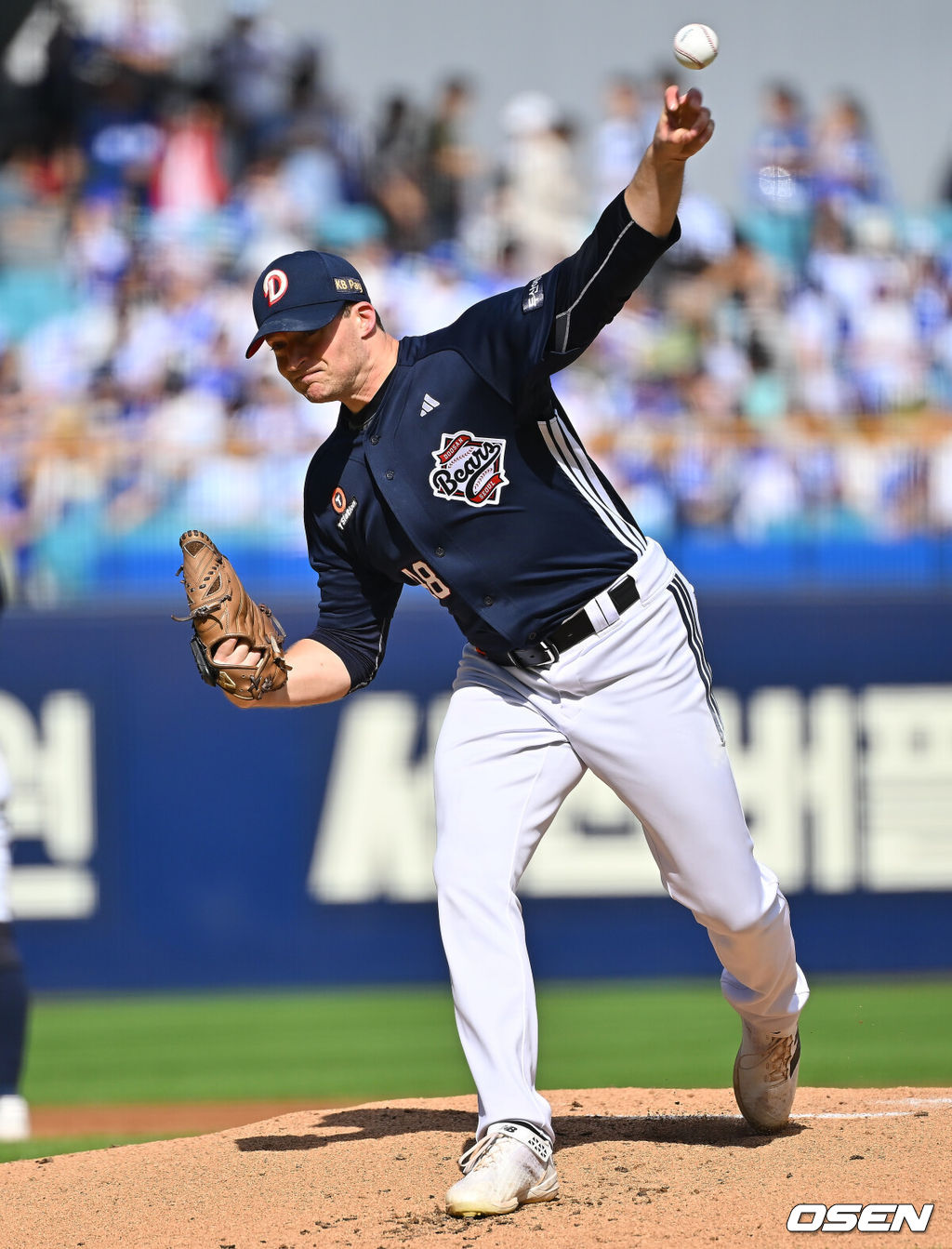 4일 대구삼성라이온즈파크에서 2026 신한 SOL KBO 리그 삼성 라이온즈와 두산 베어스의 경기가 열렸다. 홈팀 삼성은 이승현이, 방문팀 두산은 벤자민이 선발 출전했다. 두산 베어스 선발 투수 벤자민이 역투하고 있다. 2026.10.04 / foto0307@osen.co.kr