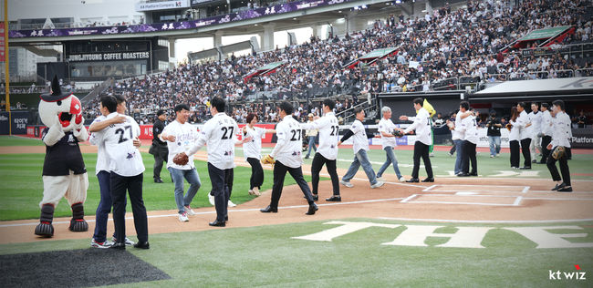 KT 위즈 제공
