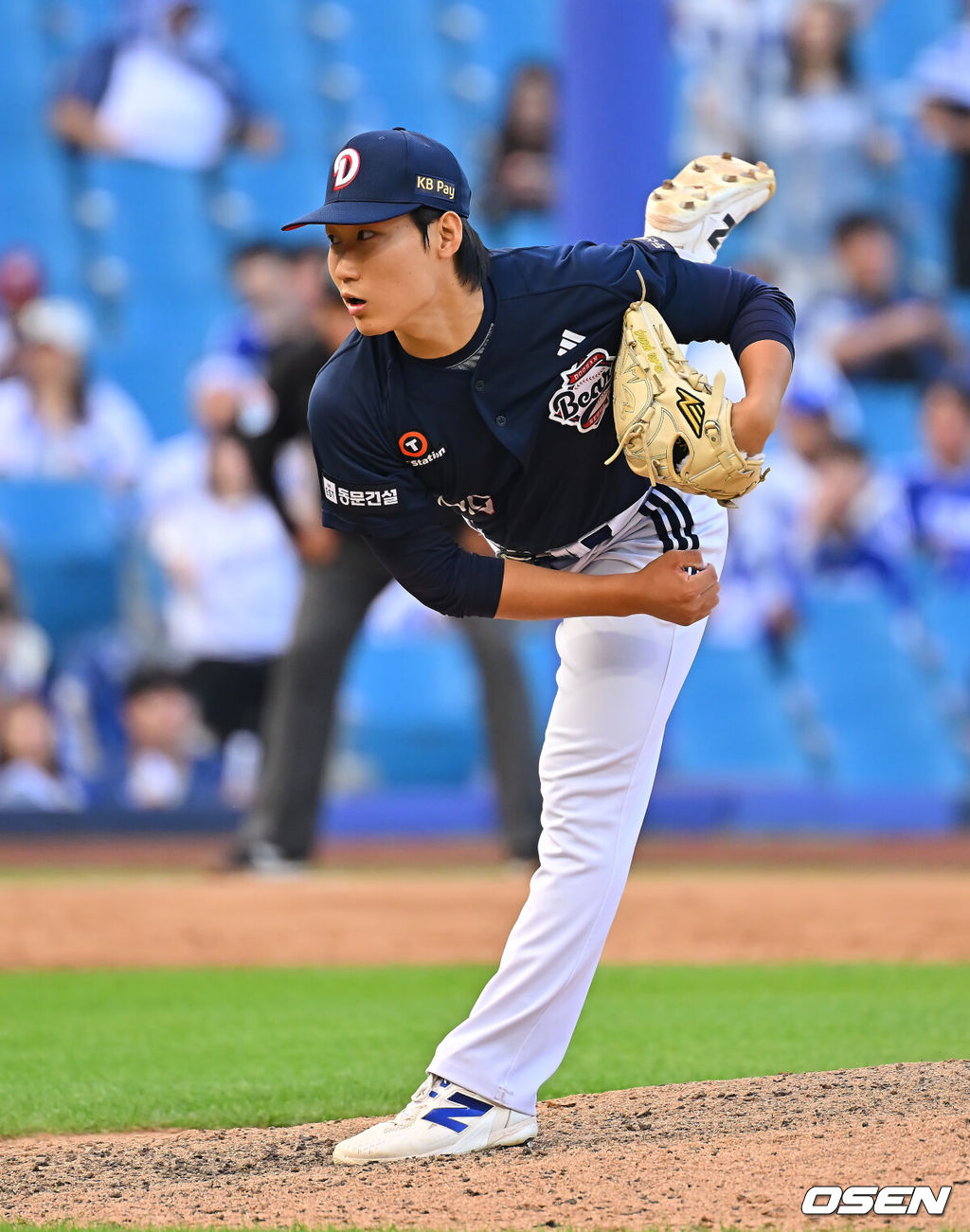 4일 대구삼성라이온즈파크에서 2026 신한 SOL KBO 리그 삼성 라이온즈와 두산 베어스의 경기가 열렸다. 홈팀 삼성은 이승현이, 방문팀 두산은 벤자민이 선발 출전했다. 두산 베어스 김한중이 역투하고 있다. 2026.10.04 / foto0307@osen.co.kr