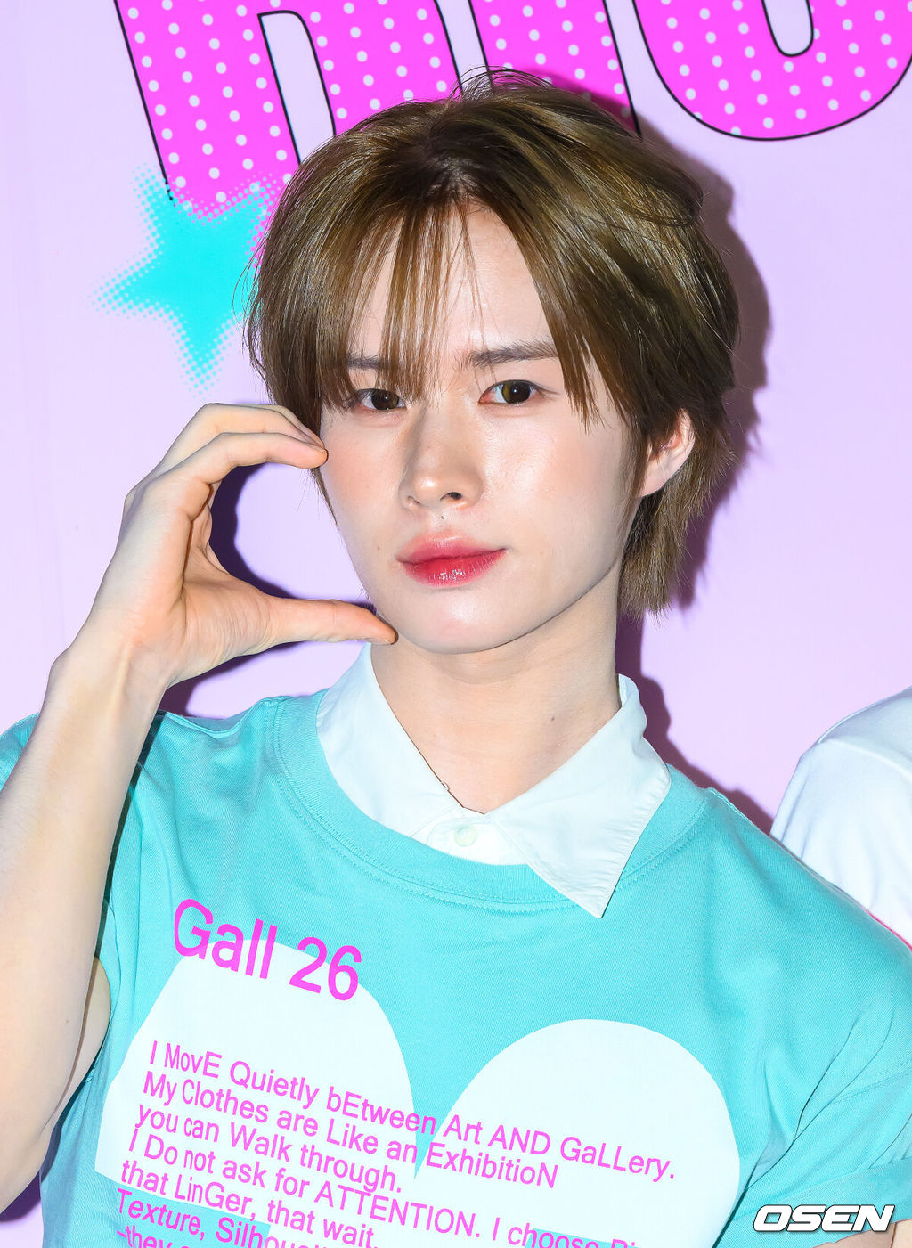 그룹 투어스(TWS)가 29일 서울 성수동 한 스토어에서 스킨케어 브랜드 플래그십 스토어 행사에 참석했다. 투어스 경민이 포즈를 취하고 있다.  2026.07.29 / soul1014@osen.co.kr