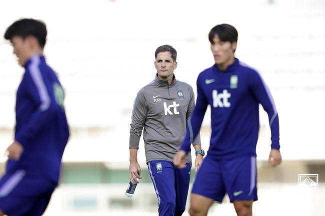 [사진] 모레노 감독 / 대한축구협회