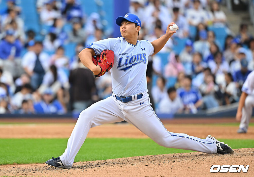 3일 대구삼성라이온즈파크에서 2026 신한 SOL KBO 리그 삼성 라이온즈와 두산 베어스의 경기가 열렸다. 홈팀 삼성은 최원태가, 방문팀 두산은 최승용이 선발 출전했다. 삼성 라이온즈 배찬승이 역투하고 있다. 2026.10.03 / foto0307@osen.co.kr