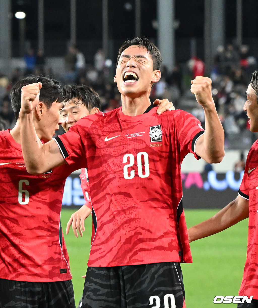 로베르트 모레노 감독이 이끄는 대한민국 축구 대표팀과 우즈베키스탄의 경기가 6일 용인미르스타디움에서 열렸다.이번 우즈베키스탄전은 로베르트 모레노 임시 감독 체제에서 치르는 9~10월 A매치 4연전의 마지막 경기다.앞선 3경기 성적은 1승 1무 1패. 우즈베키스탄을 상대로 수비 안정감을 이어가는 동시에 공격에서 얼마나 달라진 모습을 보여줄지가 관건이다.후반 대한민국 오세훈이 팀의 두 번째 골을 성공시키고 환호하고 있다. 2026.10.06 /sunday@osen.co.kr