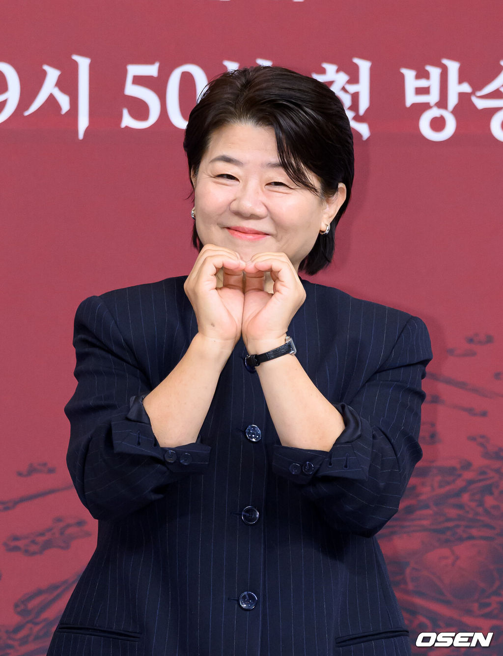 7일 오후 서울 목동SBS에서 SBS 금토드라마 ‘닥터X : 하얀 마피아의 시대’ 제작발표회가 열렸다.‘닥터X : 하얀 마피아의 시대’(연출 이정림, 극본 편성근, 제작 스튜디오S·스튜디오드래곤·하이지음스튜디오)는 실패도, 타협도 모르는 천재적인 수술 실력으로 거대한 부조리를 깨부수는 ‘수술방의 미친 계’, 닥터X 계수정의 활약을 그린 사이다 메디컬 느와르로 10월 9일 오후 9시 50분 첫 방송된다.배우 이정은이 포토타임을 가지고 있다. 2026.10.07 /sunday@osen.co.kr