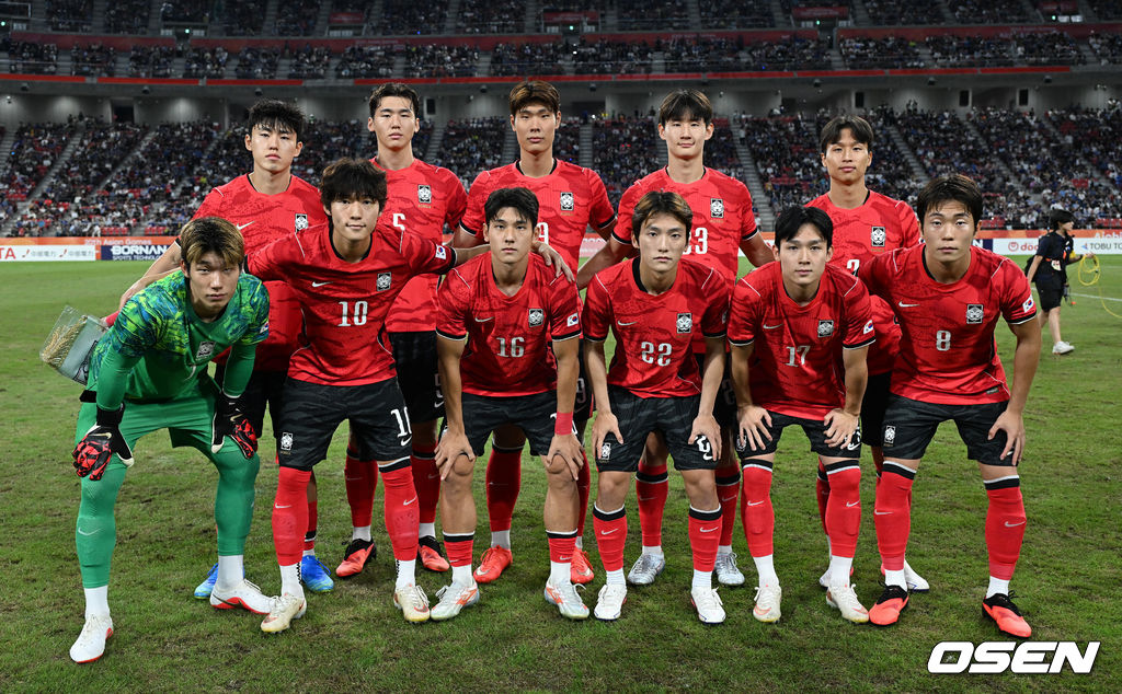 3일 오후 일본 아이치현 도요타 스타디움에서 2026 아이치·나고야 아시안게임 남자축구 한국과 일본의 결승전이 진행됐다.이민성 감독이 지휘하는 한국 23세 이하(U-23) 축구대표팀은 이날 경기서 승리하면 2014년 인천 대회부터 2018년 자카르타·팔렘방, 2022 항저우 대회에 이어 4회 연속 금메달을 거머쥔다.경기 앞서 한국대표팀 베스트 일레븐이 포즈를 취하고 있다.   2026.10.03 /  soul1014@osen.co.kr