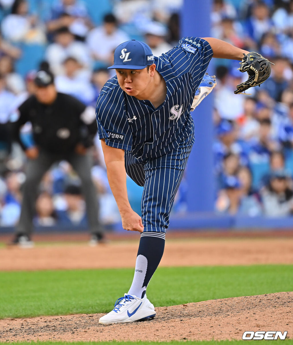 4일 대구삼성라이온즈파크에서 2026 신한 SOL KBO 리그 삼성 라이온즈와 두산 베어스의 경기가 열렸다. 홈팀 삼성은 이승현이, 방문팀 두산은 벤자민이 선발 출전했다. 삼성 라이온즈 이승현이 역투하고 있다. 2026.10.04 / foto0307@osen.co.kr