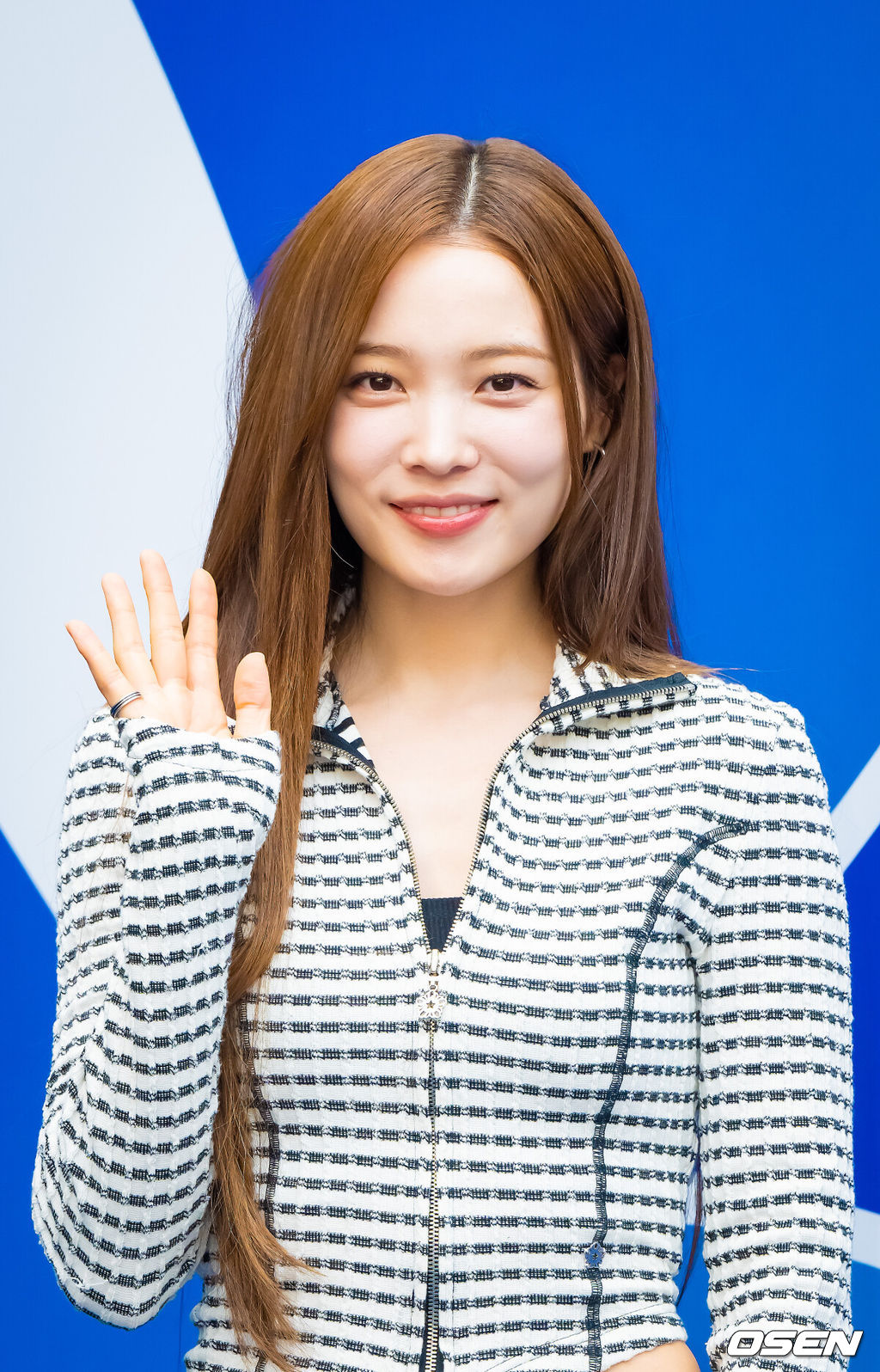 6일 서울 중구 동대문디자인플라자(DDP)에서 ‘2026 S/S 서울패션위크’ 포토월 행사가 열렸다.‘2026 S/S 서울패션위크’는 동대문디자인플라자(DDP) 등 서울 전역에서 7일까지 펼쳐진다.배우 윤소희가 포즈를 취하고 있다. 2025.09.06 / soul1014@osen.co.kr