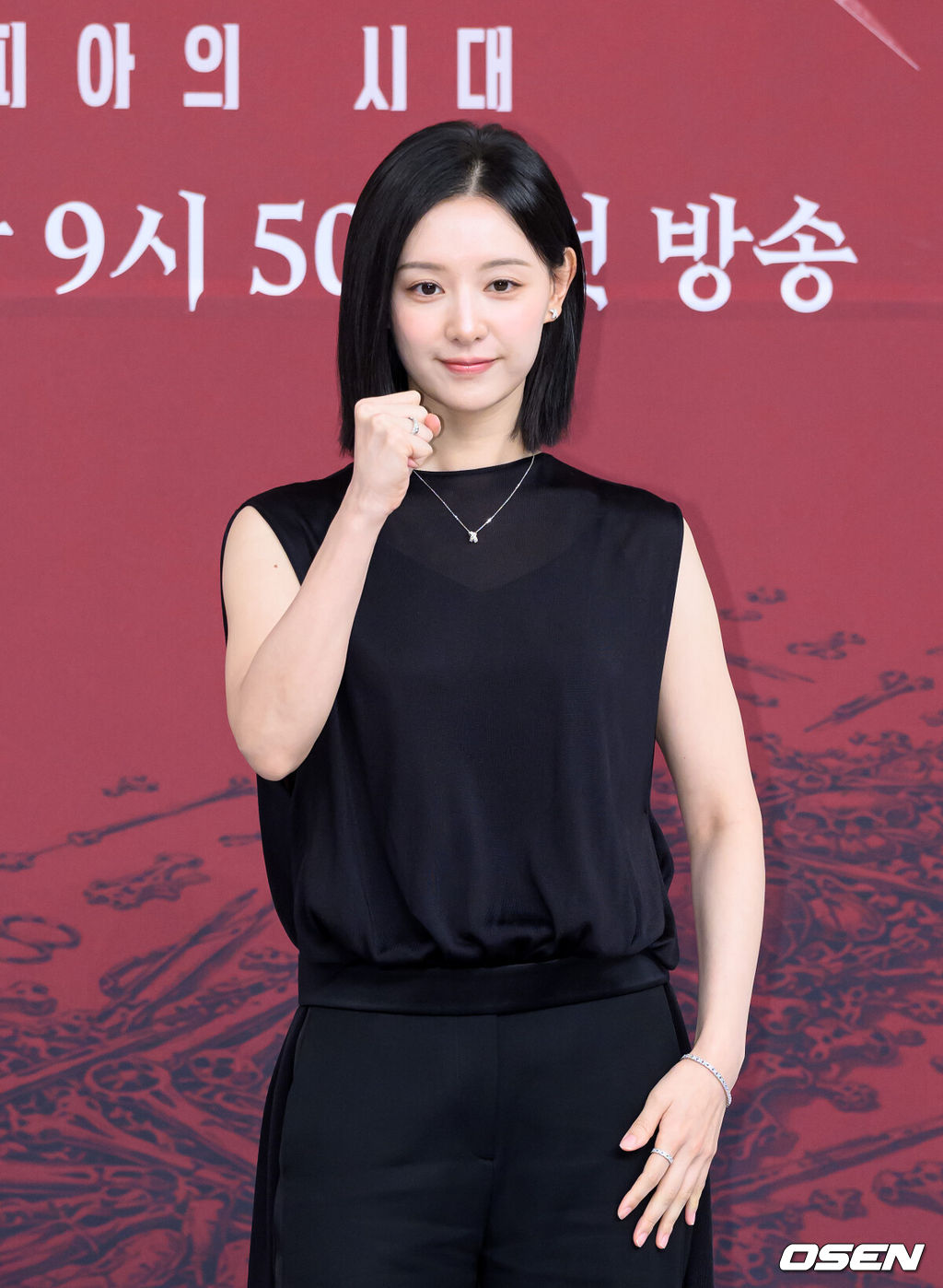 7일 오후 서울 목동SBS에서 SBS 금토드라마 ‘닥터X : 하얀 마피아의 시대’ 제작발표회가 열렸다.‘닥터X : 하얀 마피아의 시대’(연출 이정림, 극본 편성근, 제작 스튜디오S·스튜디오드래곤·하이지음스튜디오)는 실패도, 타협도 모르는 천재적인 수술 실력으로 거대한 부조리를 깨부수는 ‘수술방의 미친 계’, 닥터X 계수정의 활약을 그린 사이다 메디컬 느와르로 10월 9일 오후 9시 50분 첫 방송된다.배우 김지원이 포토타임을 가지고 있다. 2026.10.07 /sunday@osen.co.kr