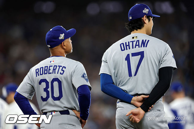 [사진] LA 다저스 데이브 로버츠 감독과 오타니 쇼헤이 ⓒGettyimages(무단전재 및 재배포 금지)