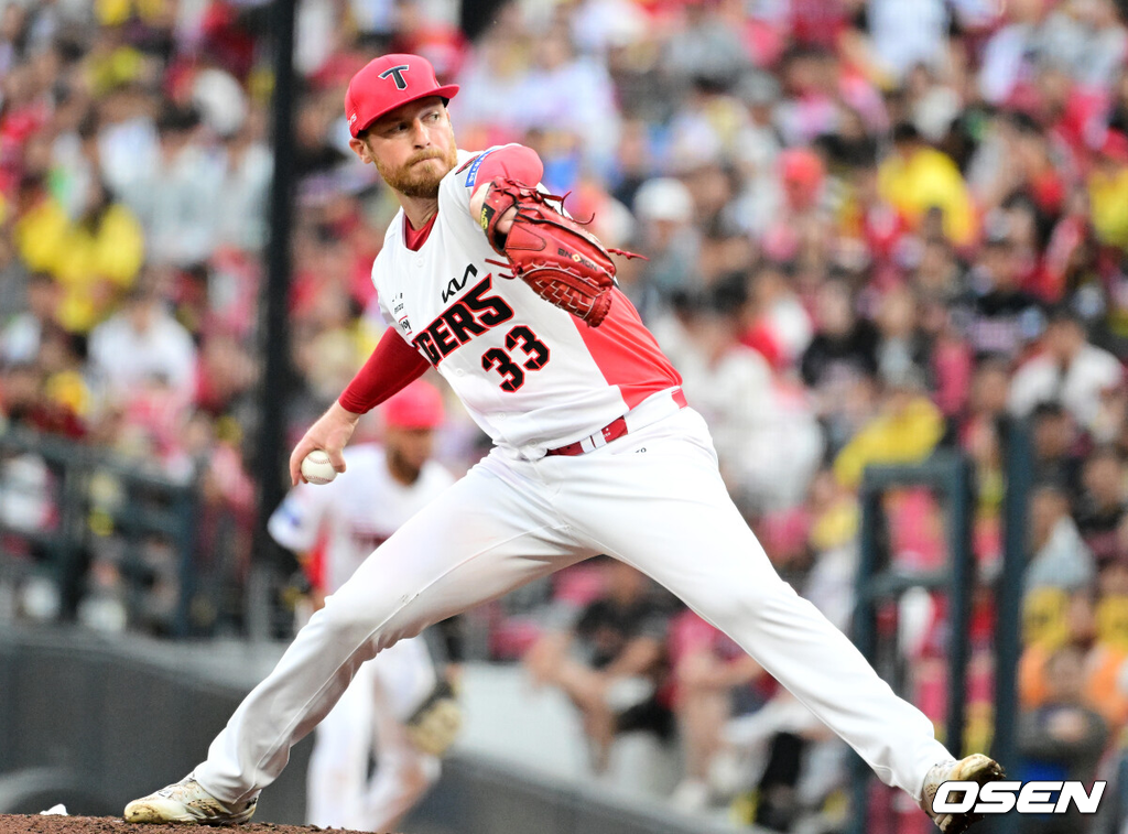18일 광주-기아챔피언스필드에서 2026 신한 SOL KBO 준플레이오프 2차전 KIA 타이거즈와 LG 트윈스의 경기가 열렸다.홈팀 KIA는 올러가, 방문팀 LG는 임찬규가 선발 출전했다.4회초 KIA 올러가 역투하고 있다. 2026.10.18 / jpnews@osen.co.kr