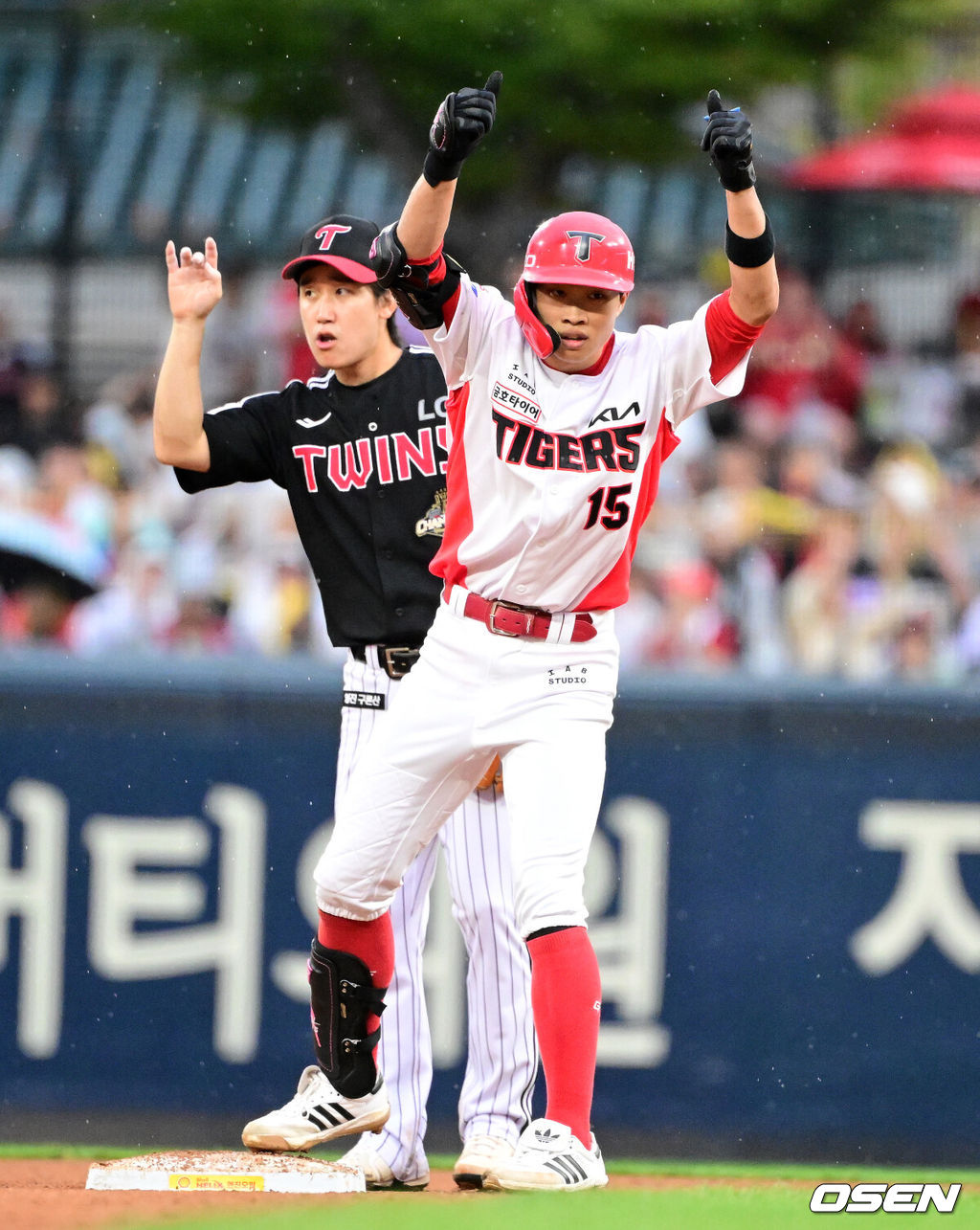 18일 광주-기아챔피언스필드에서 2026 신한 SOL KBO 준플레이오프 2차전 KIA 타이거즈와 LG 트윈스의 경기가 열렸다. 홈팀 KIA는 올러가, 방문팀 LG는 임찬규가 선발 출전했다.7회말 무사에서 KIA 박재현이 좌익선상 2루타를 날리며 기뻐하고 있다. 2026.10.18 / jpnews@osen.co.kr