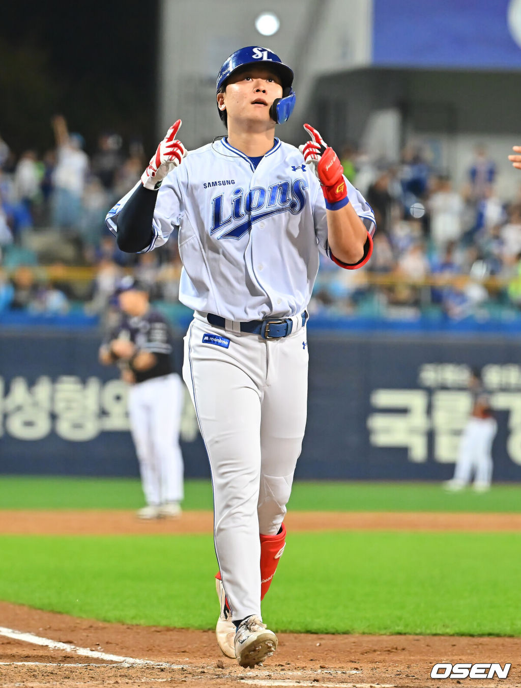 12일 대구삼성라이온즈파크에서 2026 신한 SOL KBO 리그 삼성 라이온즈와 KT 위즈의 경기가 열렸다. 홈팀 삼성은 양창섭이, 방문팀 KT는 소형준이 선발 출전했다. 삼성 라이온즈 박승규가 9회말 좌월 솔로 홈런을 치고 세리머니를 하고 있다. 2026.10.12 / foto0307@osen.co.kr
