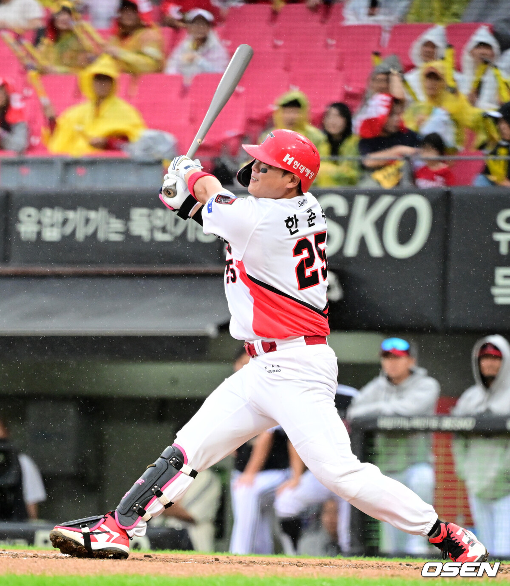18일 광주-기아챔피언스필드에서 2026 신한 SOL KBO 준플레이오프 2차전 KIA 타이거즈와 LG 트윈스의 경기가 열렸다.홈팀 KIA는 올러가, 방문팀 LG는 임찬규가 선발 출전했다.1회말 1사 2루에서 KIA 한준수가 1타점 적시 2루타를 날리고 있다. 2026.10.18 / jpnews@osen.co.kr