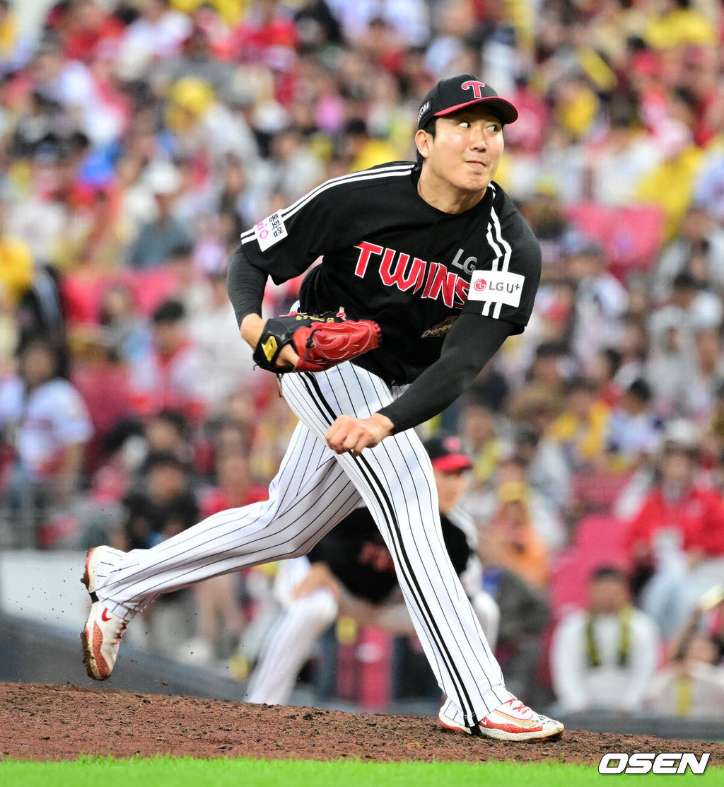 18일 광주-기아챔피언스필드에서 2026 신한 SOL KBO 준플레이오프 2차전 KIA 타이거즈와 LG 트윈스의 경기가 열렸다. 홈팀 KIA는 올러가, 방문팀 LG는 임찬규가 선발 출전했다.6회말 LG 손주영이 역투하고 있다. 2026.10.18 / jpnews@osen.co.kr