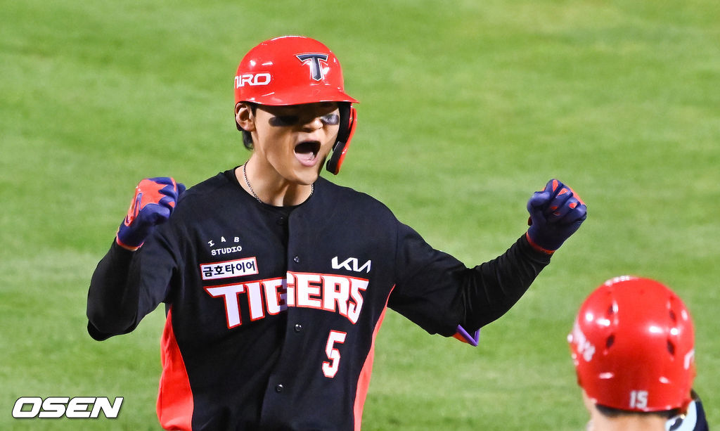 김도영 포스트시즌 만루포 동료 축하 장면 · 한준수 포스트시즌 홈런 KIA LG 준플레이오프 3차전