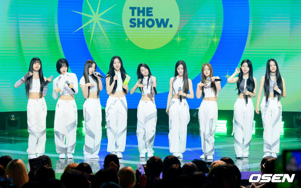 20일 오후 서울 상암동 SBS프리즘타워에서 SBS LIFE ‘THE SHOW(더쇼)’ 생방송이 진행됐다.이날 YS Block, CODE ZiGU(코드지구), 희재 (SEVENUS), FLARE U (플레어유), 유주(여자친구), A2O SOUL, A2O LITE, V01D(보이드), MODYSSEY(모디세이), KO1KEYZ, 해나 (HAENA), X:IN(엑신), hrtz.wav(하츠웨이브), 로시(Rothy) 등이 무대에 올라 멋진 퍼포먼스를 선보였다.더쇼 초이스를 수상한 그룹 A2O LITE가 앙코르 무대를 펼치고 있다. 2026.10.20 /sunday@osen.co.kr