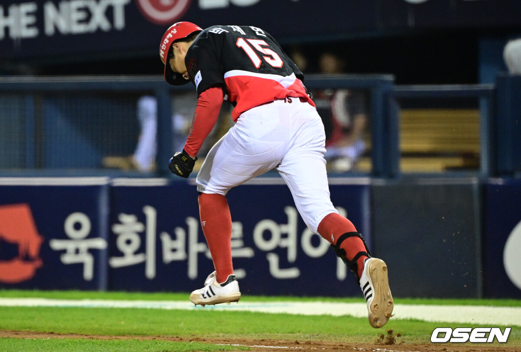 20일 서울 송파구 잠실야구장에서 2026 신한 SOL KBO 준플레이오프 3차전 LG 트윈스와 KIA 타이거즈의 경기가 열렸다.홈팀 LG는 카라스코, KIA는 시라카와를 선발투수로 내세웠다.2회초 1사 만루에서 KIA 박재현이 적시타를 날린 뒤 기뻐하고 있다. 2026.10.20 /cej@osen.co.kr