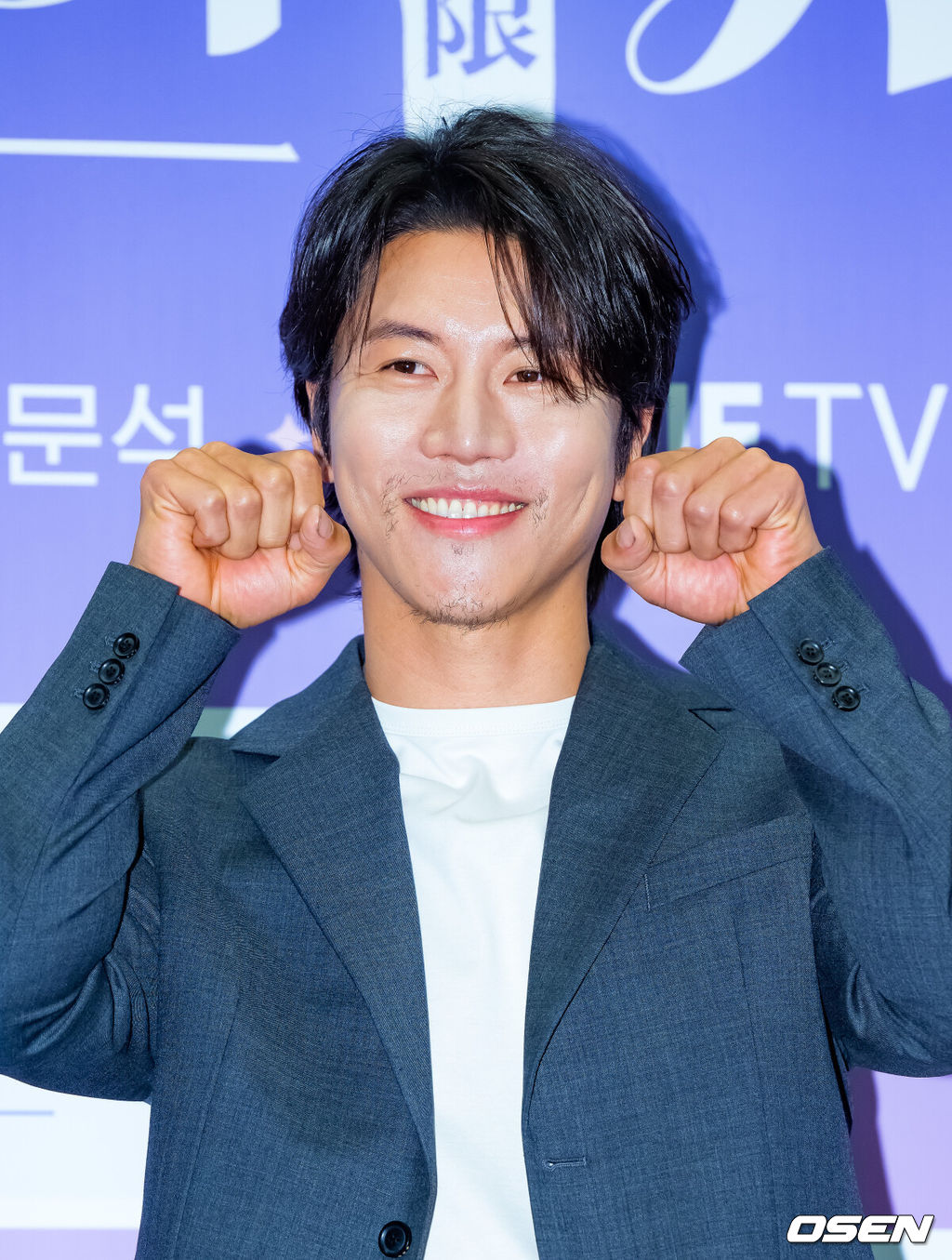 11일 오후 서울 마포구 스탠포드 호텔 코리아 그랜드볼룸에서 지니TV 오리지널 '야한 사진관' 제작발표회가 열렸다.배우 음문석이 포토타임을 갖고 있다. 2024.03.11 / rumi@osen.co.kr