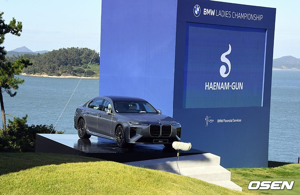 18번홀에 전시된 더 뉴 BMW 7시리즈