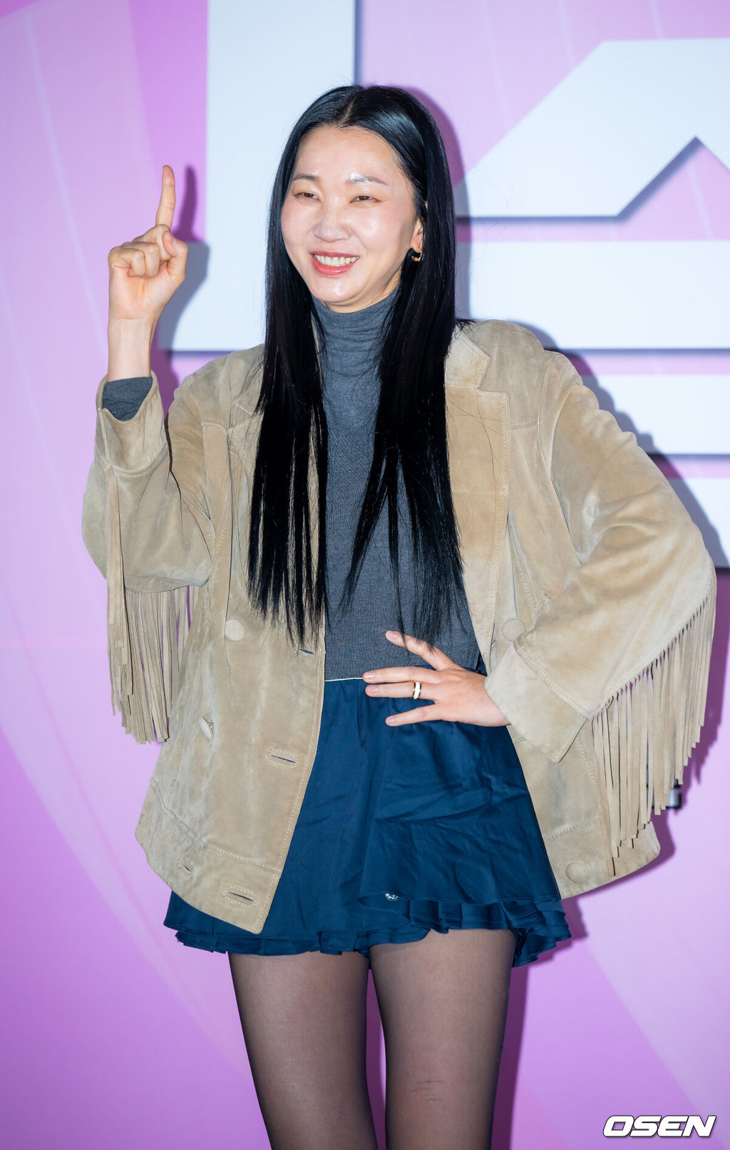 28일 오후 서울 용산구 CGV 용산아이파크몰에서 영화 '1승' 언론배급시사회가 열렸다.<br /><br />영화 '1승'은 이겨본 적 없는 감독과 이길 생각 없는 구단주, 이기는 법 모르는 선수들까지 승리의 가능성이 1도 없는 프로 여자배구단이 1승을 위해 도전에 나서는 이야기.<br /><br />배우 장윤주가 기자간담회를 마치고 포토타임을 갖고 있다. 2024.11.28 / rumi@osen.co.kr
