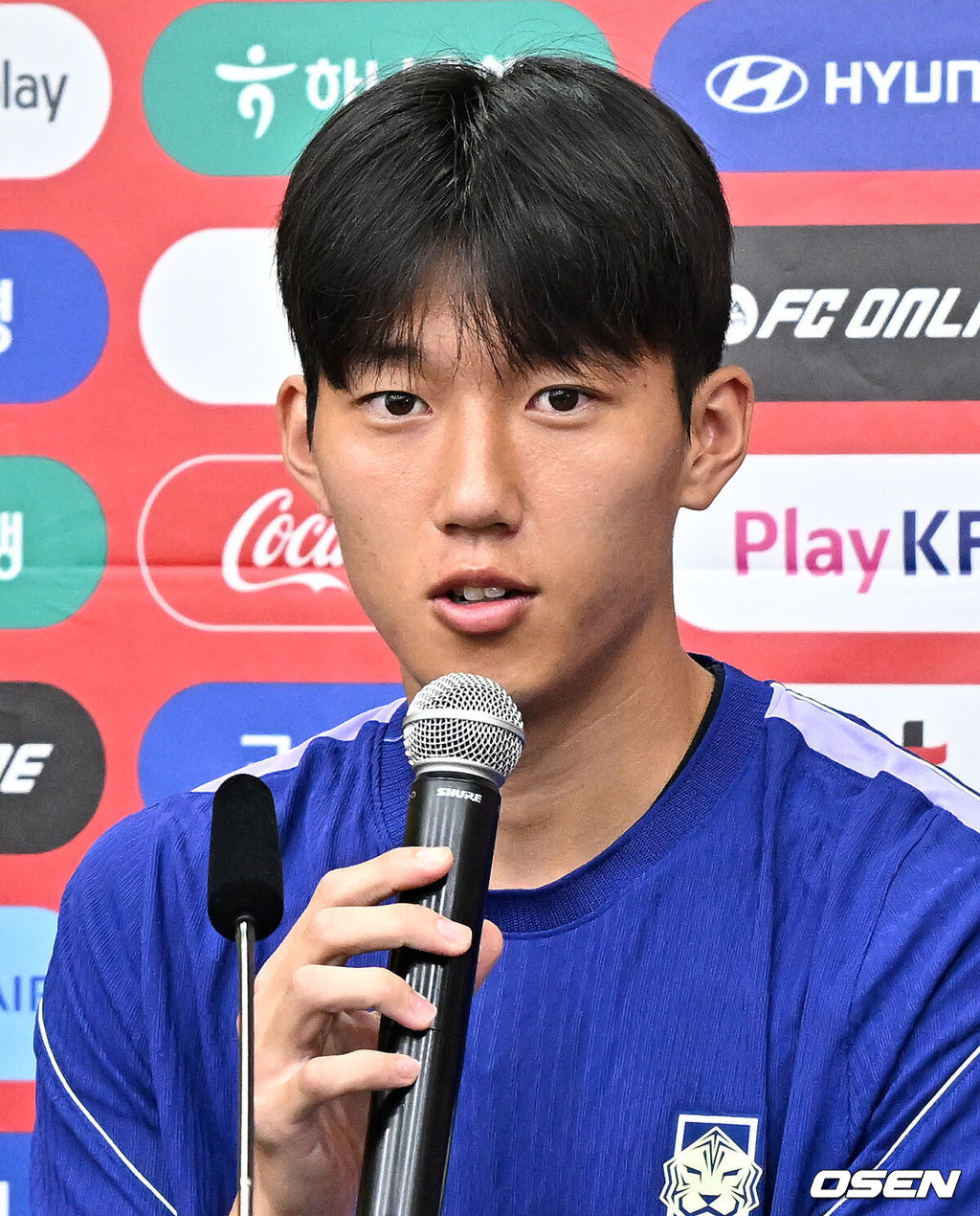 23일(한국시간) 멕시코 몬테레이에 위치한 에스타디오 유니버시타리오에서 대한민국 축구 대표팀 이한범의 인터뷰가 진행됐다.대한민국 축구대표팀은 오는 25일 오전 10시 멕시코 몬테레이 스타디움에서 남아프리카공화국을 상대로 2026 국제축구연맹(FIFA) 북중미 월드컵 조별리그 A조 최종 3차전을 치른다. 대한민국 이한범이 인터뷰를 하고 있다. 20206.06.23 /sunday@osen.co.kr