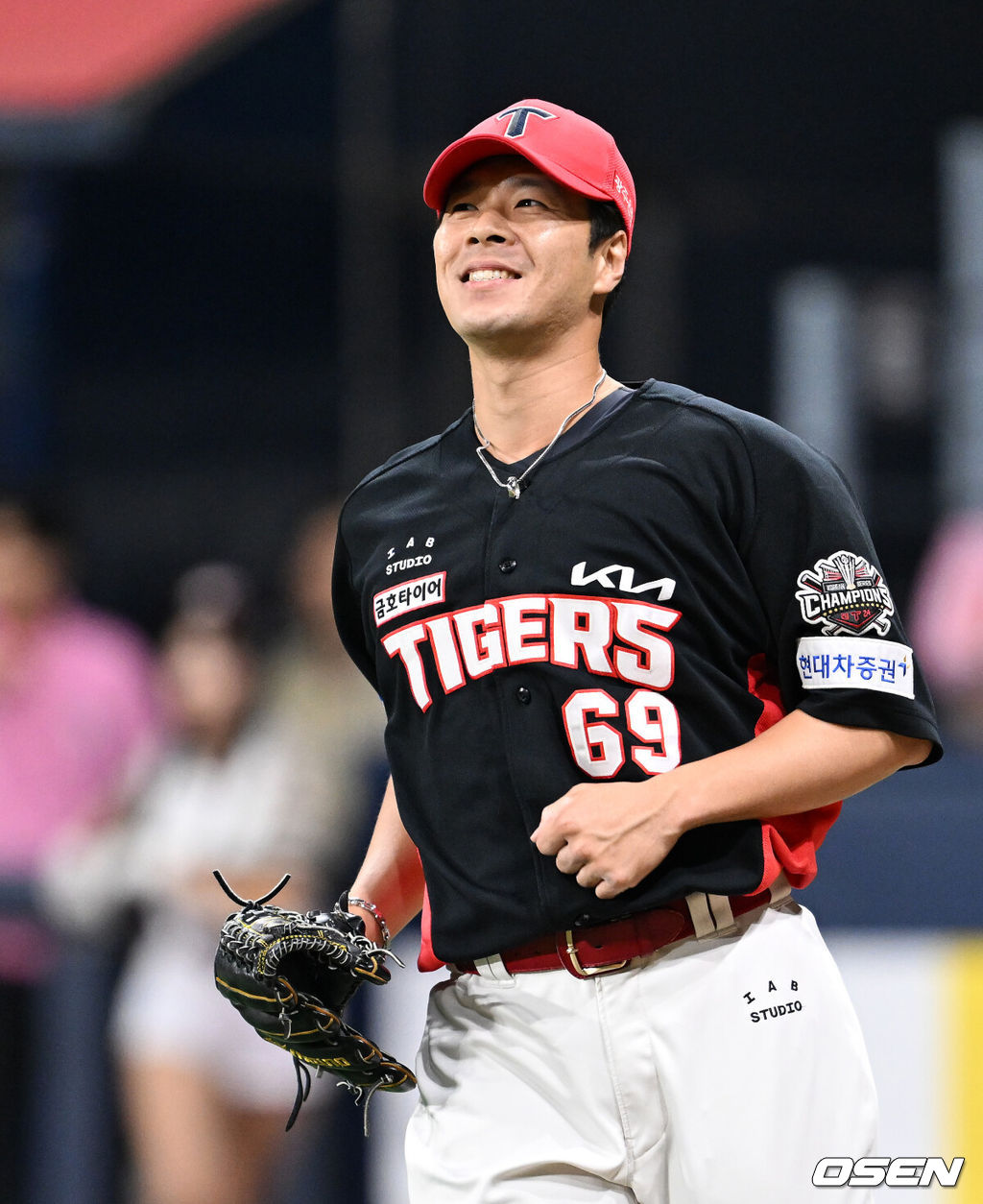 26일 오후 서울 고척스카이돔에서 2025 신한 SOL Bank KBO리그 키움 히어로즈와 KIA 타이거즈의 경기가 열렸다.키움은 하영민, KIA는 김건국을 선발 투수로 내세웠다.5회말 1사 1,3루에서 키움 이주형의 땅볼을 유도했으나 병살에 실패한 KIA 김대유가 아쉬워하고 있다. 2025.06.26 /sunday@osen.co.kr