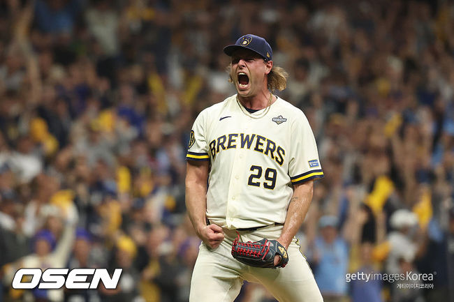 [사진] 밀워키 트레버 메길이 월드시리즈 1차전 9회 경기를 마무리한 뒤 포효하고 있다. ⓒGettyimages(무단전재 및 재배포 금지)