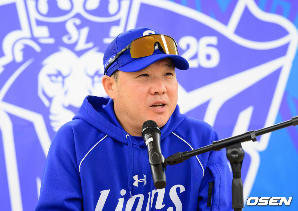 25일 대구 삼성라이온즈파크에서 ‘2026 신한 SOL KBO 플레이오프’ 1차전 삼성 라이온즈와 KIA 타이거즈의 경기가 열린다. 삼성은 크리스 페덱, KIA는 제임스 네일을 선발로 내세웠다.삼성 박진만 감독이 인터뷰를 하고 있다. 2026.10.25 / jpnews@osen.co.kr