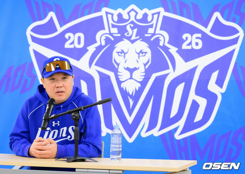 25일 대구 삼성라이온즈파크에서 ‘2026 신한 SOL KBO 플레이오프’ 1차전 삼성 라이온즈와 KIA 타이거즈의 경기가 열린다. 삼성은 크리스 페덱, KIA는 제임스 네일을 선발로 내세웠다.삼성 박진만 감독이 인터뷰를 하고 있다. 2026.10.25 / jpnews@osen.co.kr