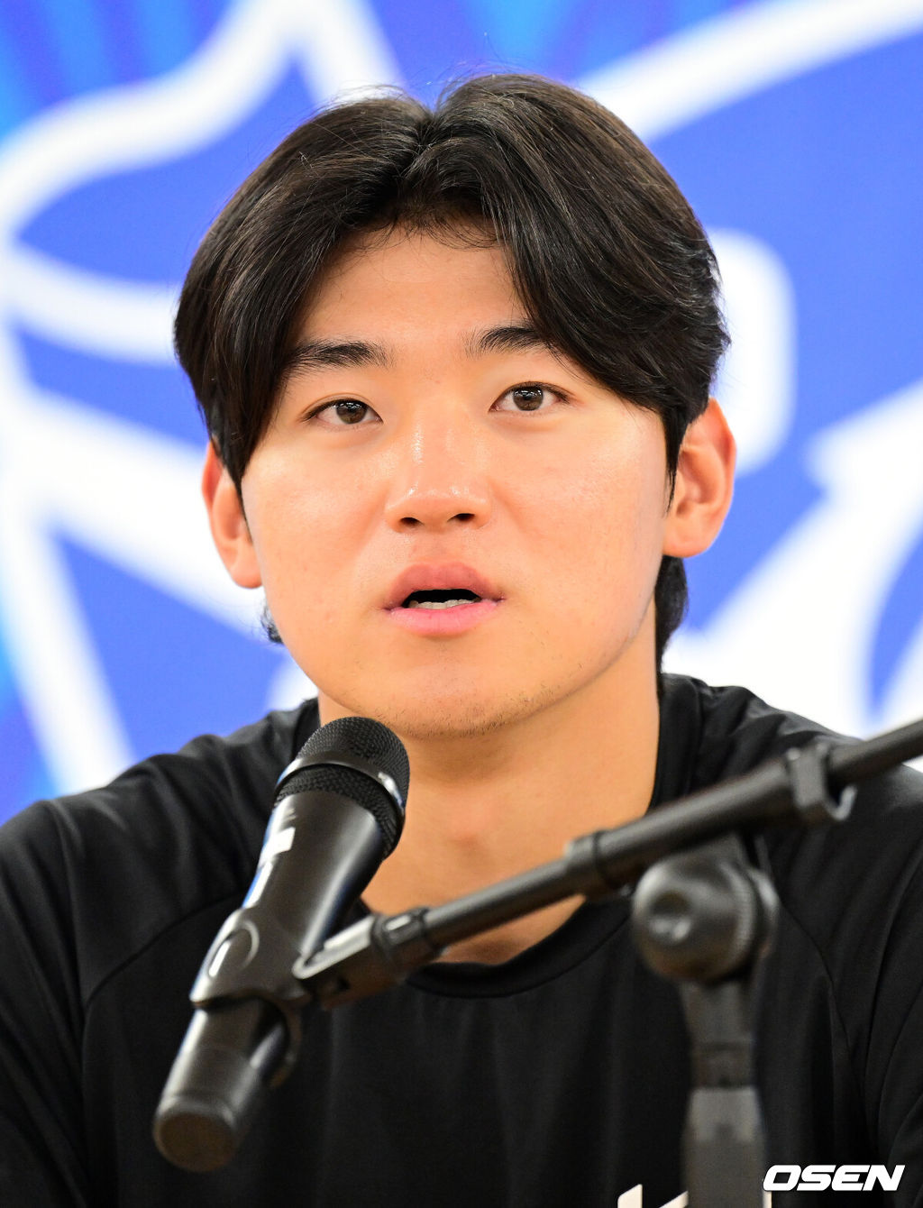 25일 대구 삼성라이온즈파크에서 ‘2026 신한 SOL KBO 플레이오프’ 1차전 삼성 라이온즈와 KIA 타이거즈의 경기가 열린다. 삼성은 크리스 페덱, KIA는 제임스 네일을 선발로 내세웠다.KIA 김도영이 인터뷰를 하고 있다. 2026.10.25 /sunday@osen.co.kr