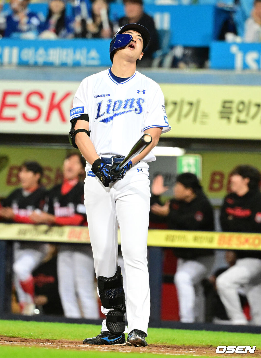 26일 대구삼성라이온즈파크에서 2026 신한 SOL KBO 플레이오프 1차전 삼성 라이온즈와 KIA 타이거즈의 경기가 열렸다.비로 하루 미뤄진 가을야구, 선발 맞대결에는 변화가 없다. 삼성은 크리스 페덱, KIA는 제임스 네일이 나섰다.7회말 무사에서 삼성 구자욱이 루킹 삼진으로 물러나고 있다. 2026.10.26 / jpnews@osen.co.kr
