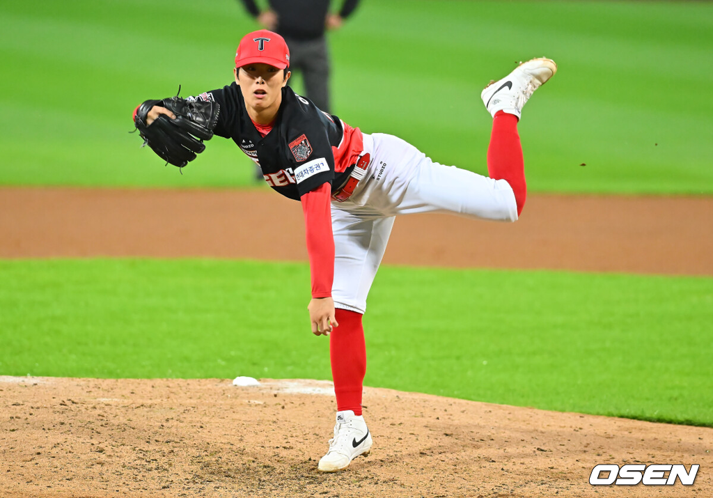 26일 대구삼성라이온즈파크에서 2026 신한 SOL KBO 플레이오프 1차전 삼성 라이온즈와 KIA 타이거즈의 경기가 열렸다.비로 하루 미뤄진 가을야구, 선발 맞대결에는 변화가 없다. 삼성은 크리스 페덱, KIA는 제임스 네일이 나섰다.KIA 타이거즈 이의리가 역투하고 있다. 2026.10.26 / foto0307@osen.co.kr