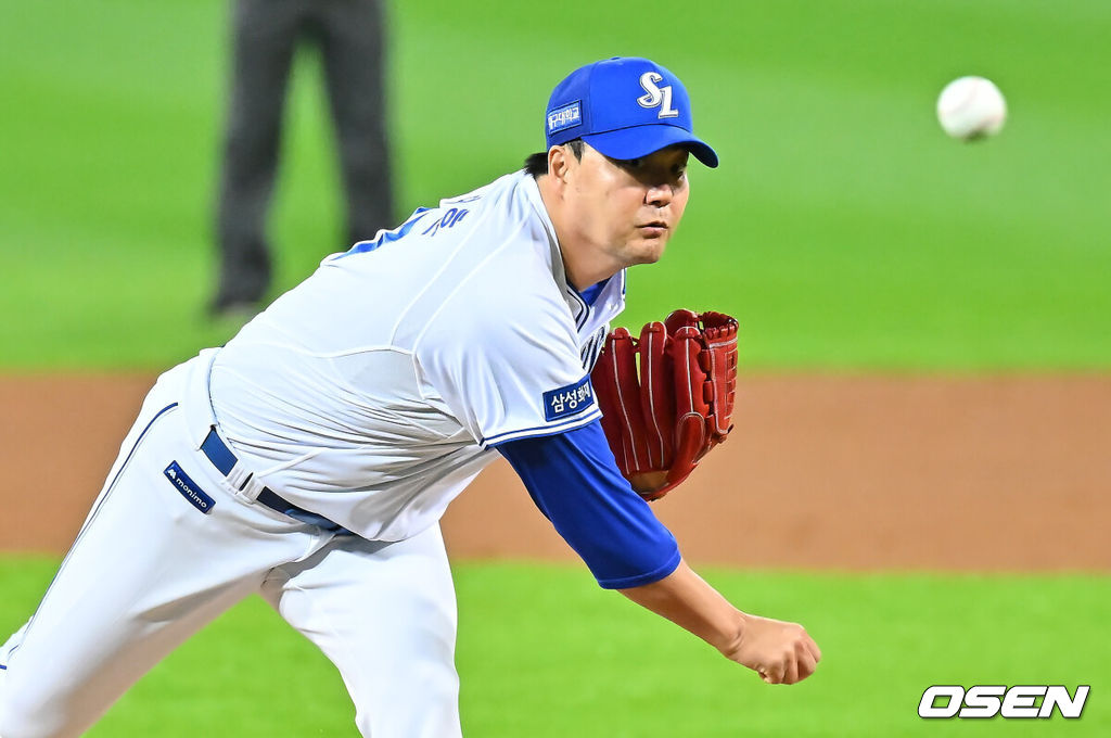 26일 대구삼성라이온즈파크에서 2026 신한 SOL KBO 플레이오프 1차전 삼성 라이온즈와 KIA 타이거즈의 경기가 열렸다. 비로 하루 미뤄진 가을야구, 선발 맞대결에는 변화가 없다. 삼성은 크리스 페덱, KIA는 제임스 네일이 나섰다.삼성 라이온즈 김태훈이 역투하고 있다. 2026.10.26 / foto0307@osen.co.kr