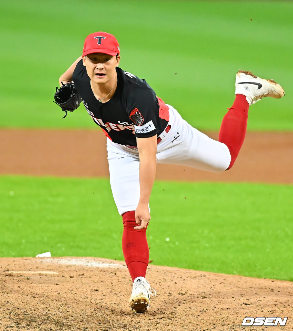 26일 대구삼성라이온즈파크에서 2026 신한 SOL KBO 플레이오프 1차전 삼성 라이온즈와 KIA 타이거즈의 경기가 열렸다.비로 하루 미뤄진 가을야구, 선발 맞대결에는 변화가 없다. 삼성은 크리스 페덱, KIA는 제임스 네일이 나섰다.KIA 타이거즈 곽도규가 역투하고 있다. 2026.10.26 / foto0307@osen.co.kr