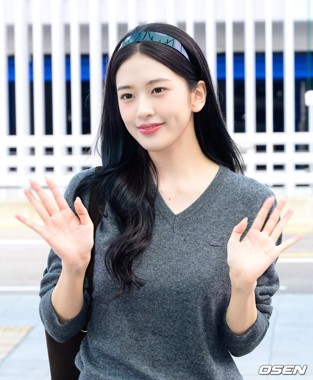 가수 아이브 안유진이 3일 해외 일정에 참석하기 위해 인천국제공항을 통해 프랑스 파리로 출국했다.안유진은 파리 패션위크에 참석할 예정이다.아이브 안유진이 출국장으로 향하고 있다. 2026.10.03 / jpnews@osen.co.kr