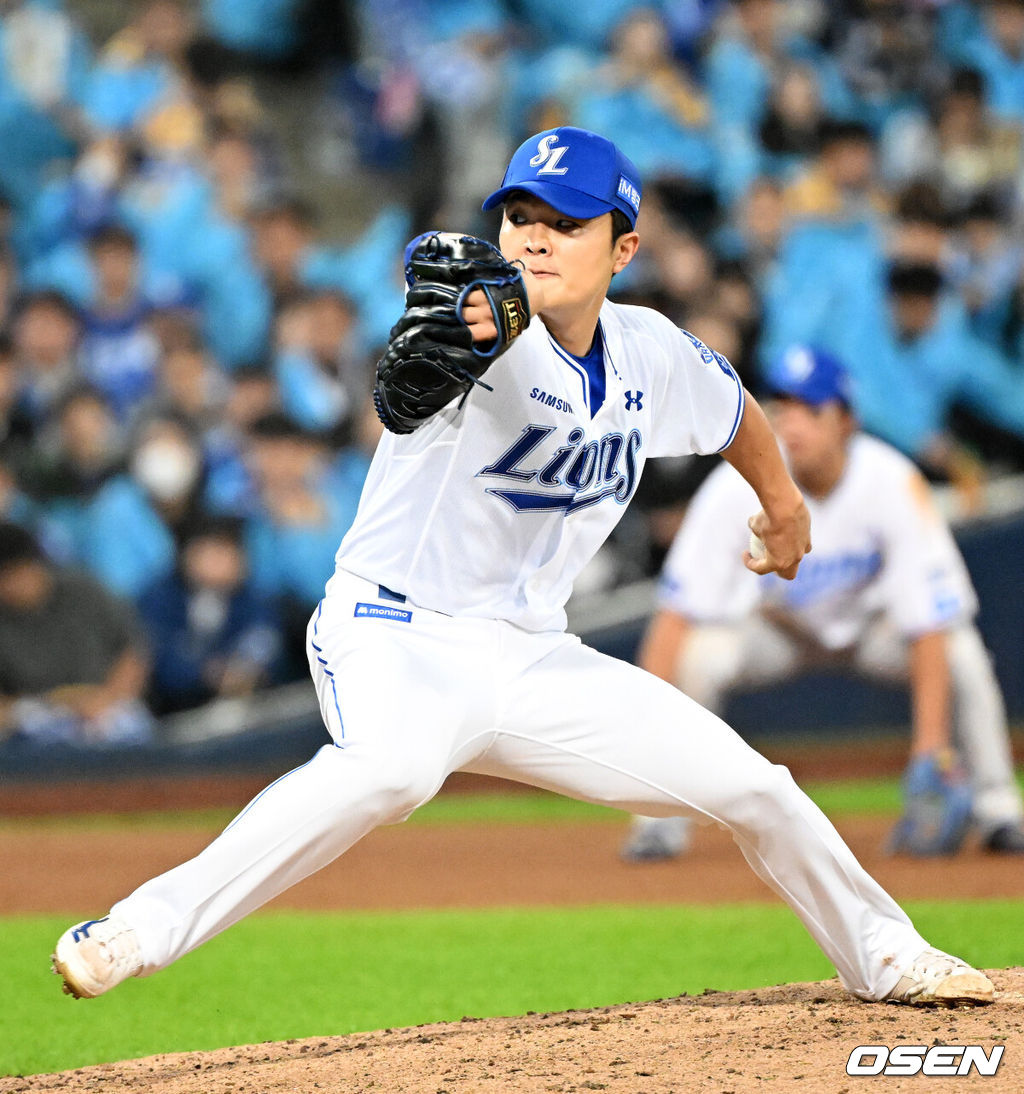 KIA 타이거즈가 기선제압에 성공했다. KIA는 26일 대구 삼성라이온즈파크에서 열린 2026 신한 SOL KBO 포스트시즌 삼성 라이온즈와의 플레이오프 1차전을 5-1로 승리했다.8회초 삼성 이승민이 역투하고 있다. 2026.10.26 /sunday@osen.co.kr