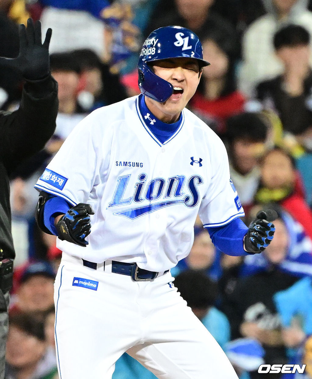 27일 대구삼성라이온즈파크에서 2026 신한 SOL KBO 플레이오프 2차전 삼성 라이온즈와 KIA 타이거즈의 경기가 열렸다.삼성은 아리엘 후라도, KIA는 애덤 올러가 선발로 나섰다.3회말 2사 2루에서 삼성 구자욱이 역전 1타점 우중간 적시타를 날리며 기뻐하고 있다. 2026.10.27 / jpnews@osen.co.kr