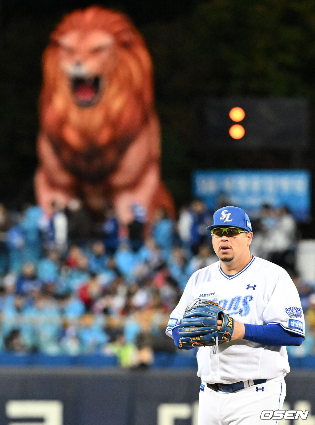 27일 대구삼성라이온즈파크에서 2026 신한 SOL KBO 플레이오프 2차전 삼성 라이온즈와 KIA 타이거즈의 경기가 열렸다.삼성은 아리엘 후라도, KIA는 애덤 올러가 나섰다.1회초 무사에서 삼성 선발투수 후라도가 투구를 준비하고 있다. 2026.10.27 /sunday@osen.co.kr
