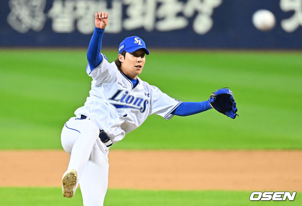 27일 대구삼성라이온즈파크에서 2026 신한 SOL KBO 플레이오프 2차전 삼성 라이온즈와 KIA 타이거즈의 경기가 열렸다. 홈팀 삼성은 후라도가, 방문팀 KIA는 올러가 선발 출전했다.삼성 라이온즈 원태인이 역투하고 있다. 2026.10.27 / foto0307@osen.co.kr