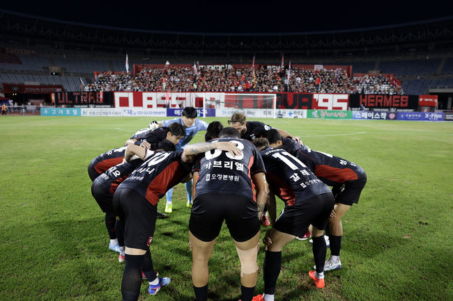 부천종합운동장/ K리그1/ 부천FC1995 vs FC안양/ 부천 선발 단체/ 스크럼/ photo by Junghun Park